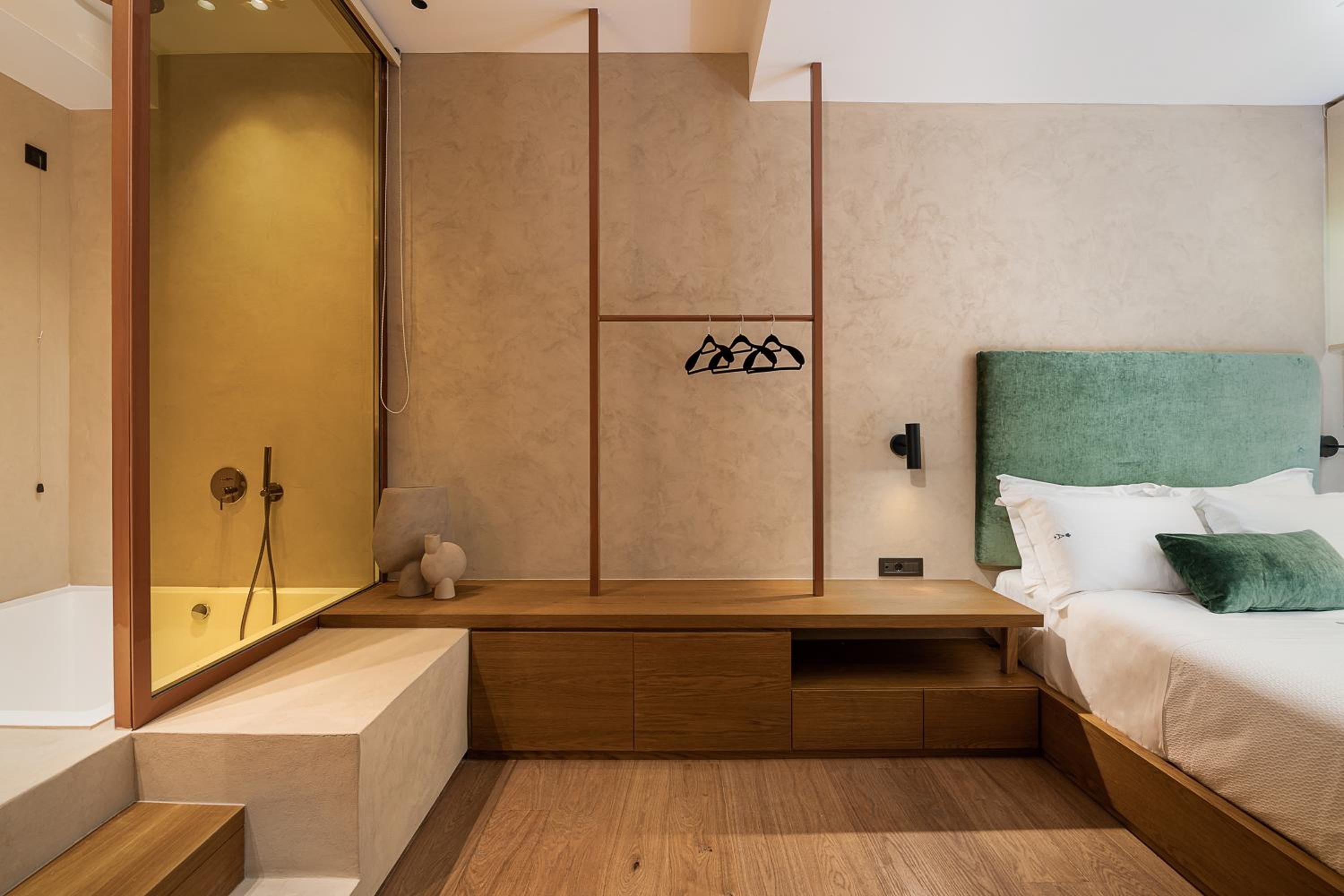 Deluxe Double Room with Bath