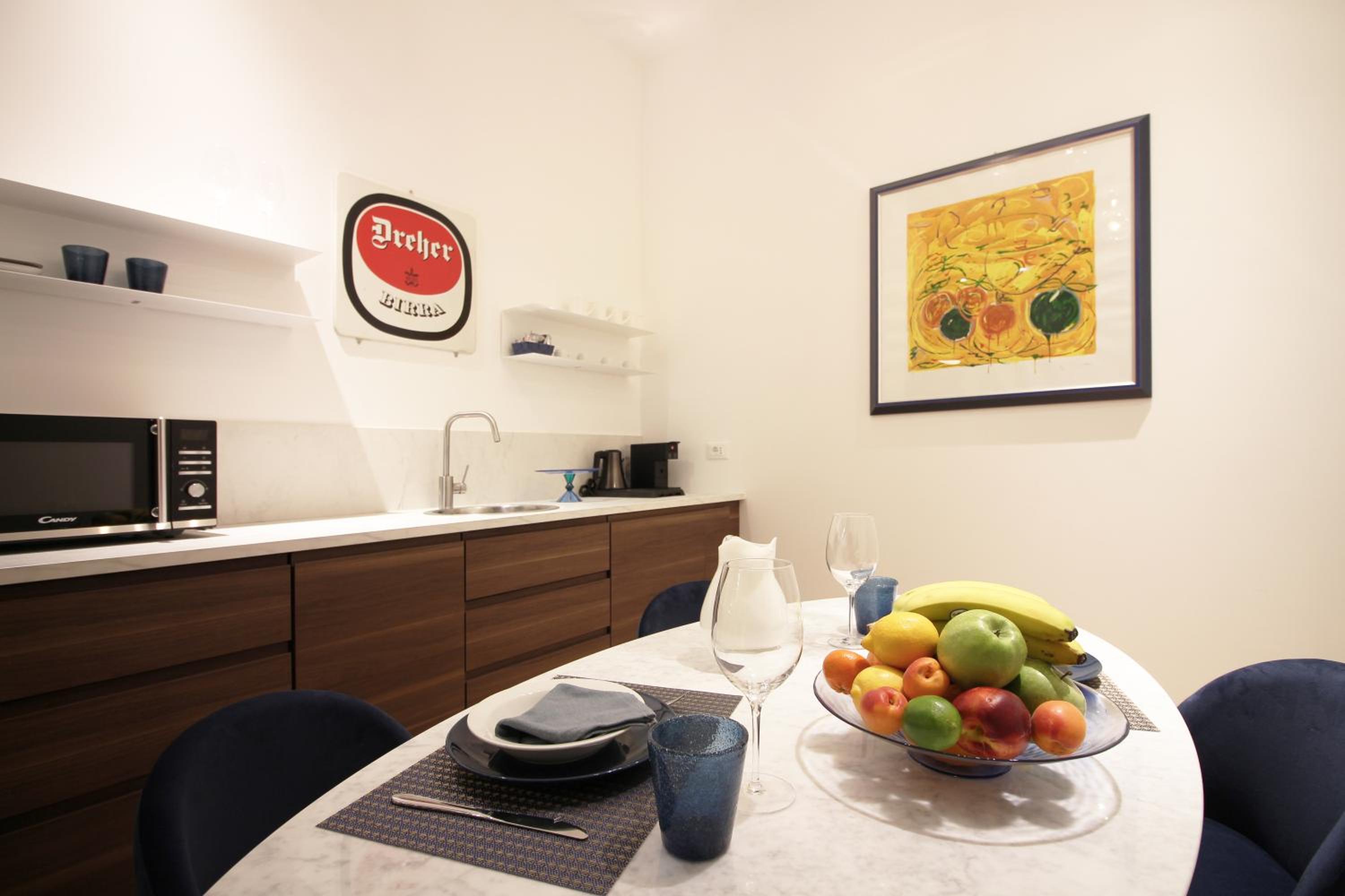 One-Bedroom Apartment - Photo 2