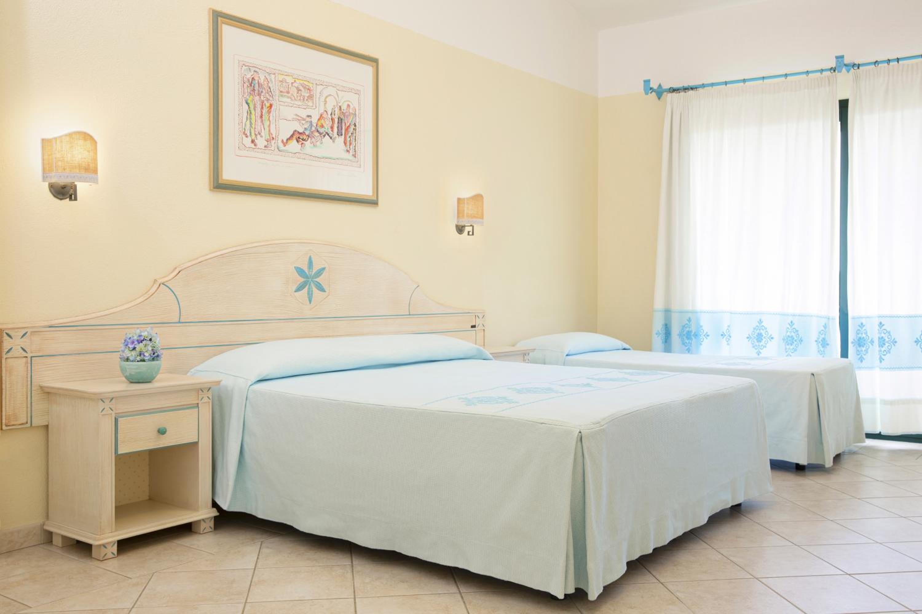 Family Room (2 Adults + 1 Child)