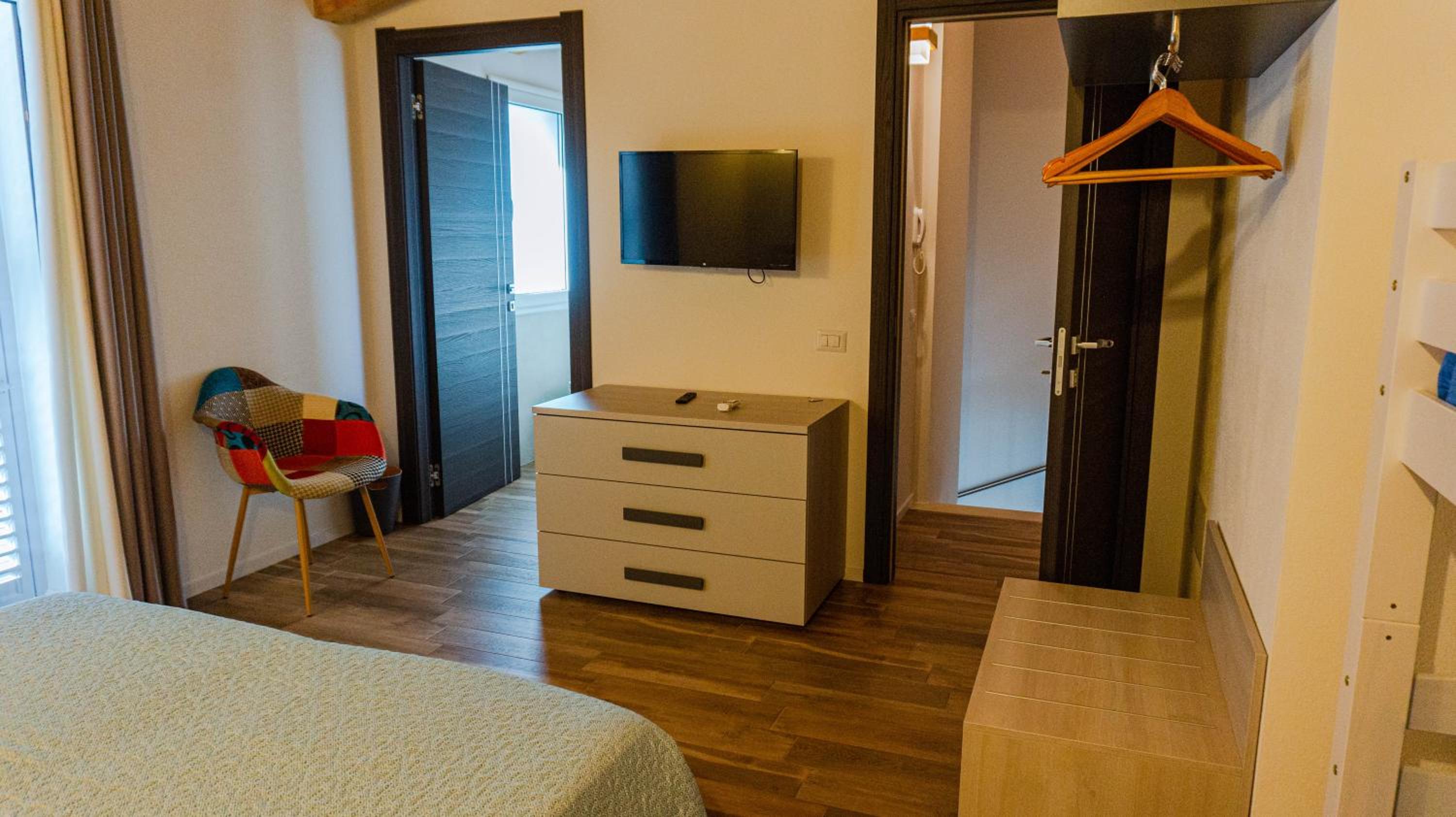Quadruple Room with Private Bathroom photo 2