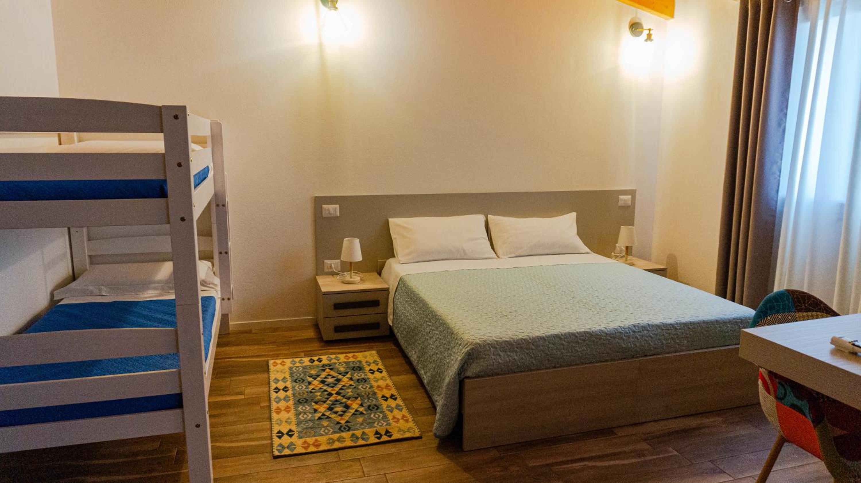Quadruple Room with Private Bathroom photo 3