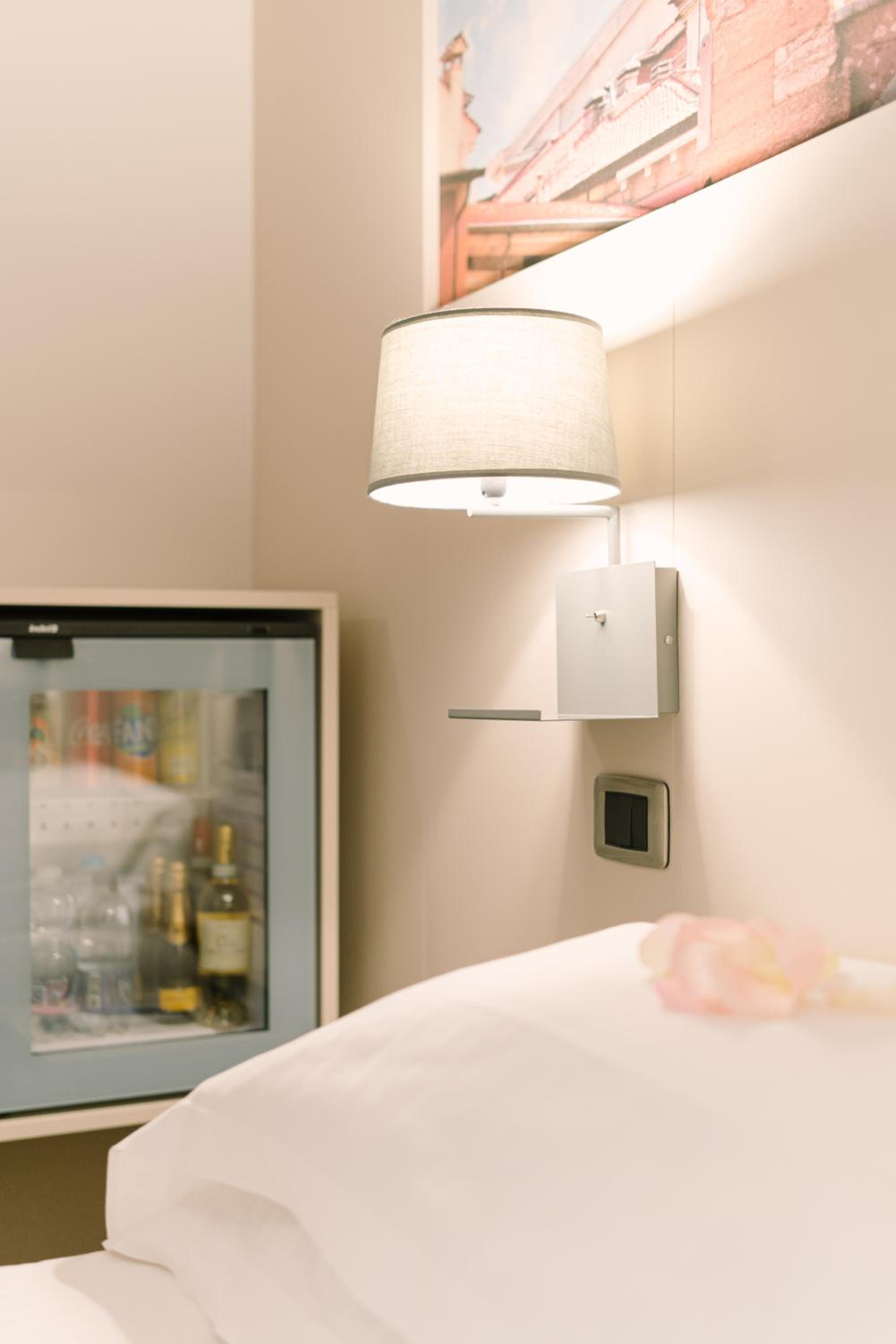 Double or Twin Room - Photo 4