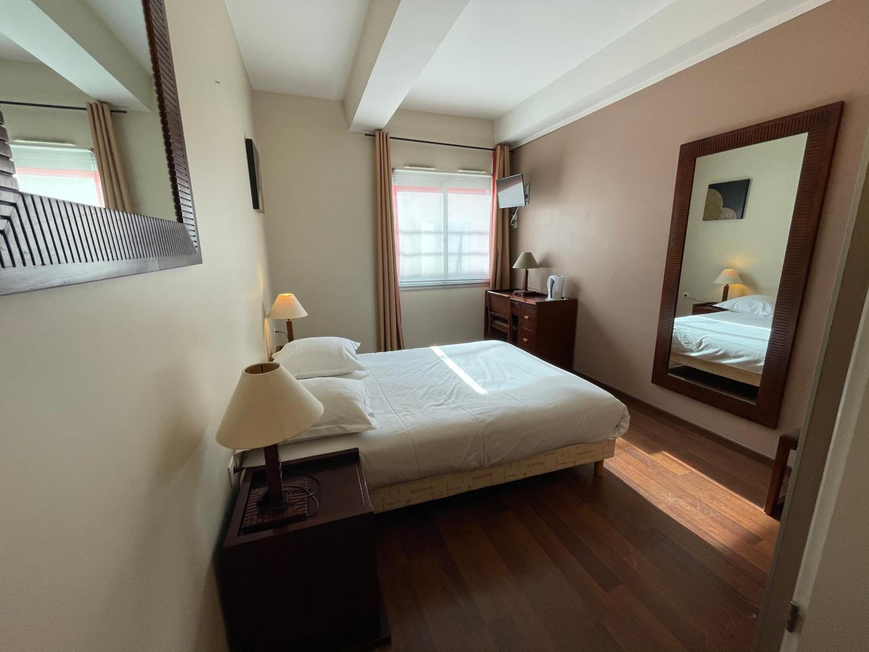 Budget Double Room - Garden Level - Photo 5