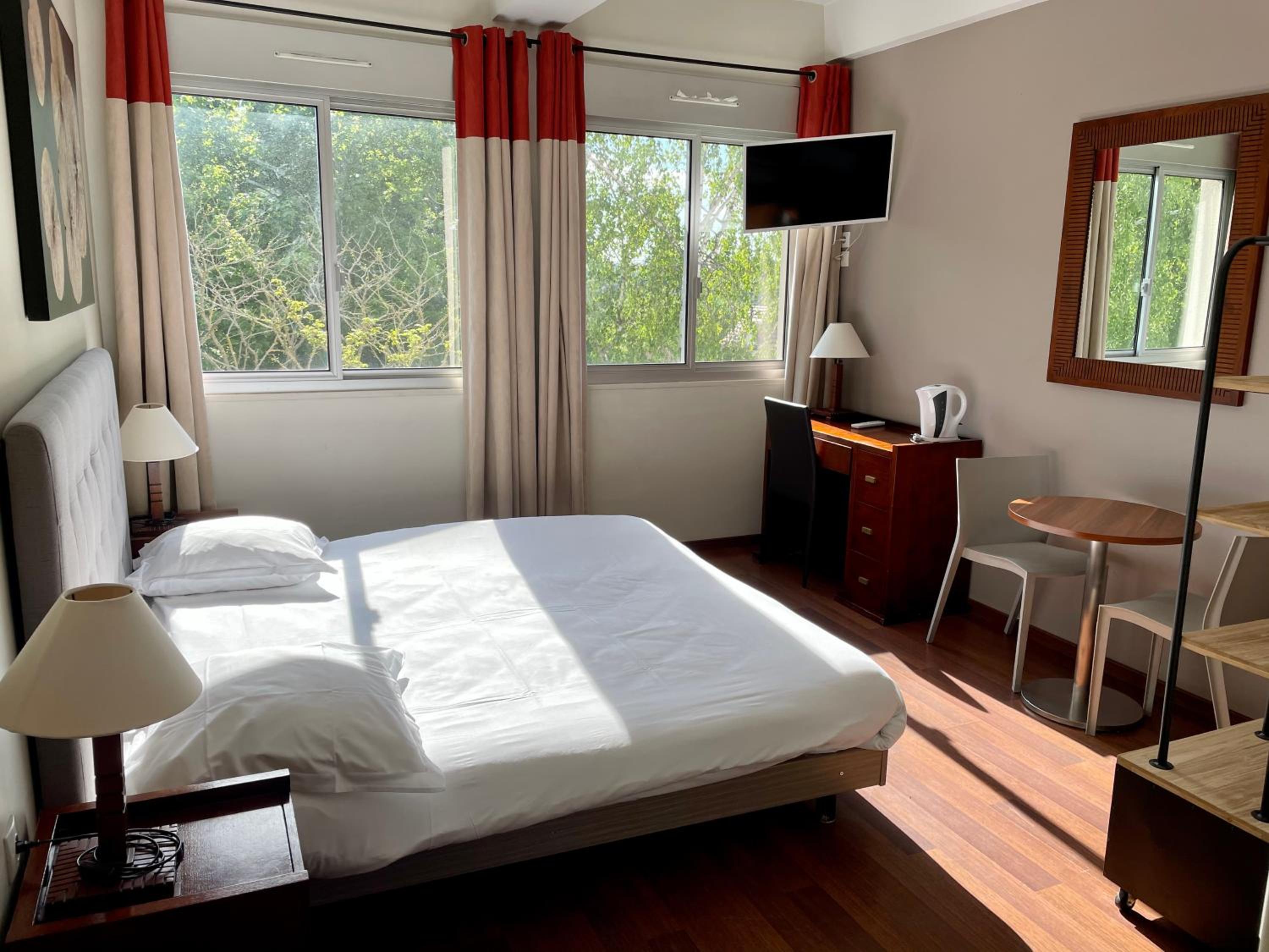 Studio with Double Bed - Photo 8