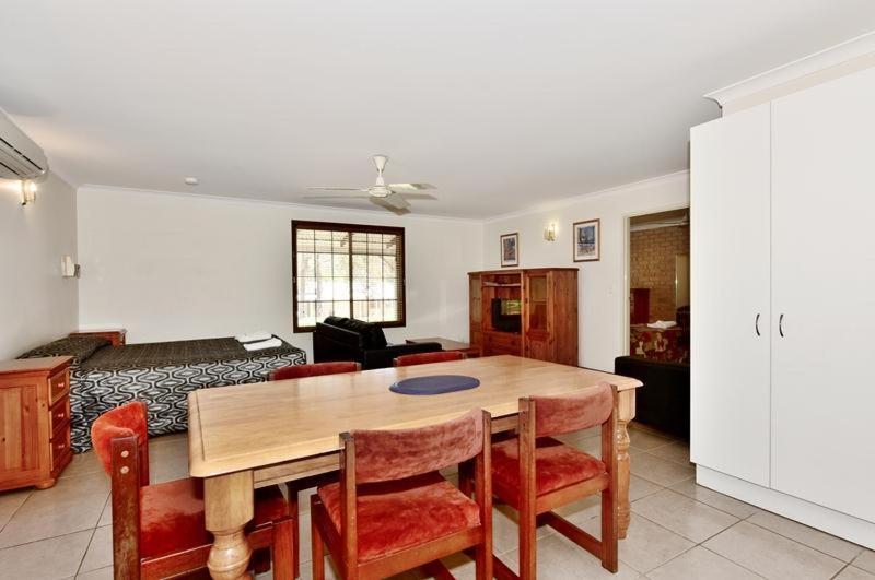 Premiers Suite 2 Bedroom  1 Unit - Pet Friendly  - Photo 9