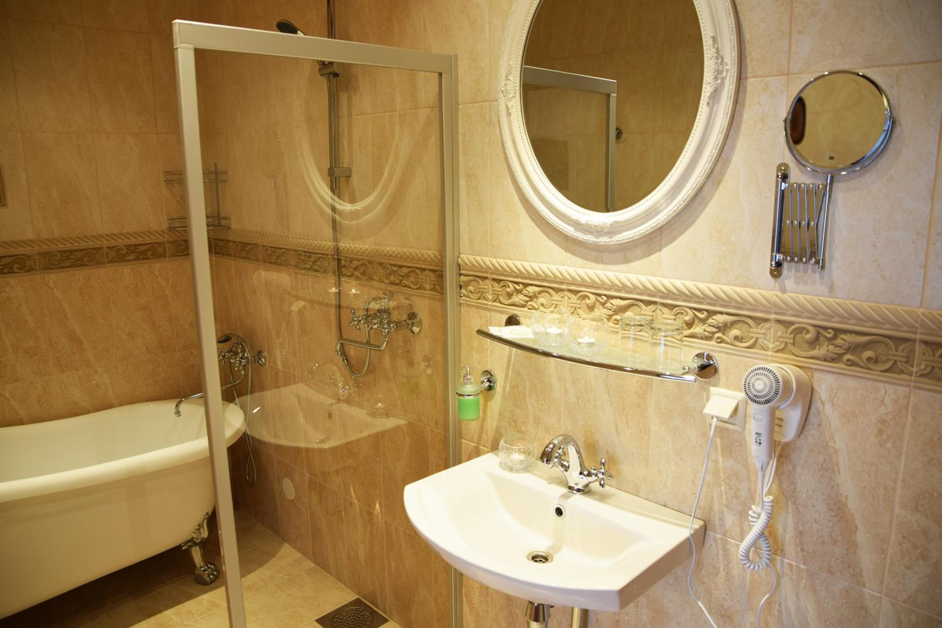 Superior Triple Room photo 3