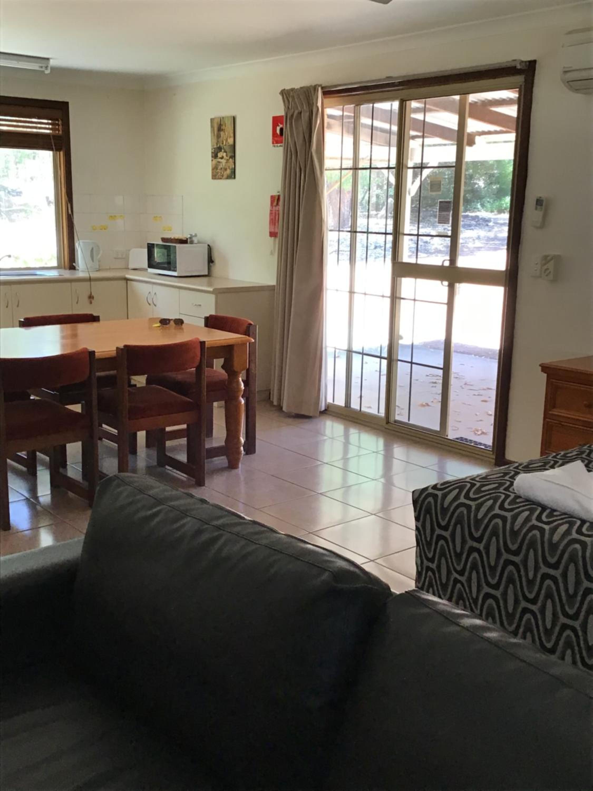 Premiers Suite 2 Bedroom  1 Unit - Pet Friendly  - Photo 11