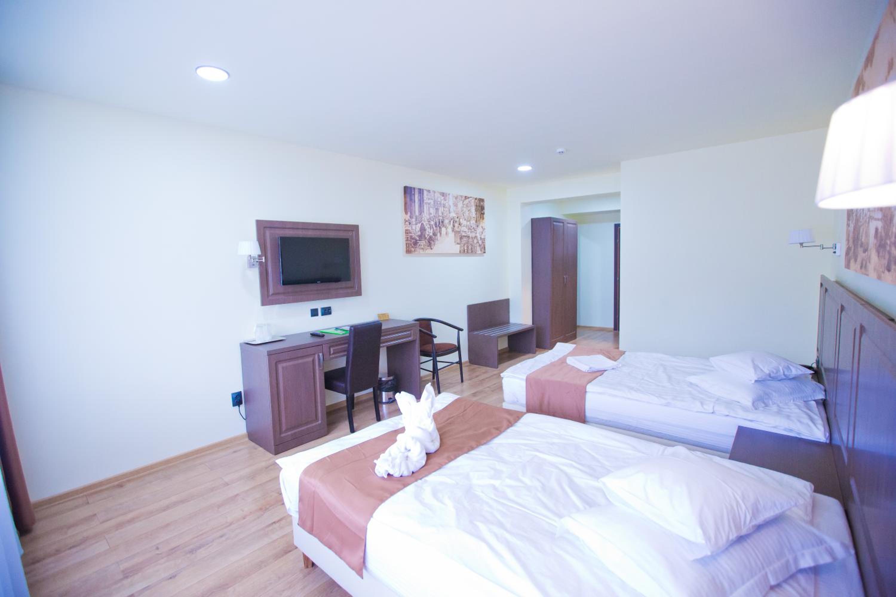 Superior Double or Twin Room - Photo 11