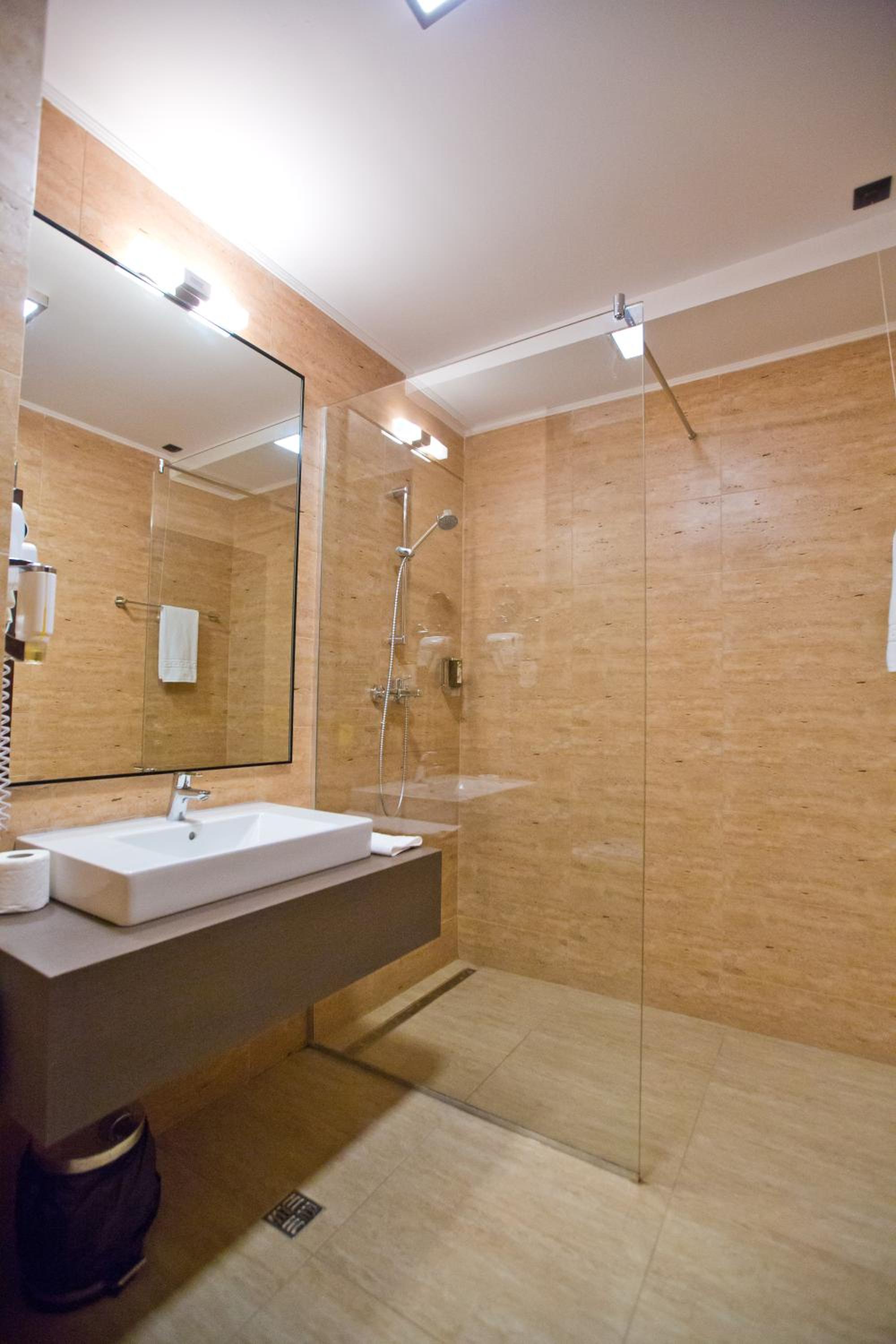 Superior Double or Twin Room - Photo 25