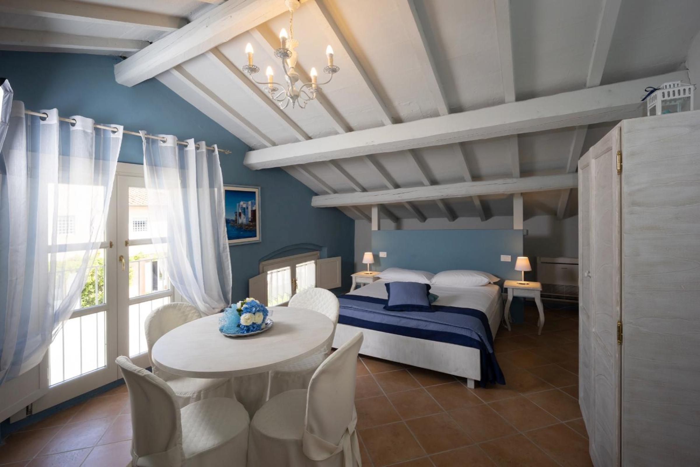 Family Room with Private Bathroom - Photo 1