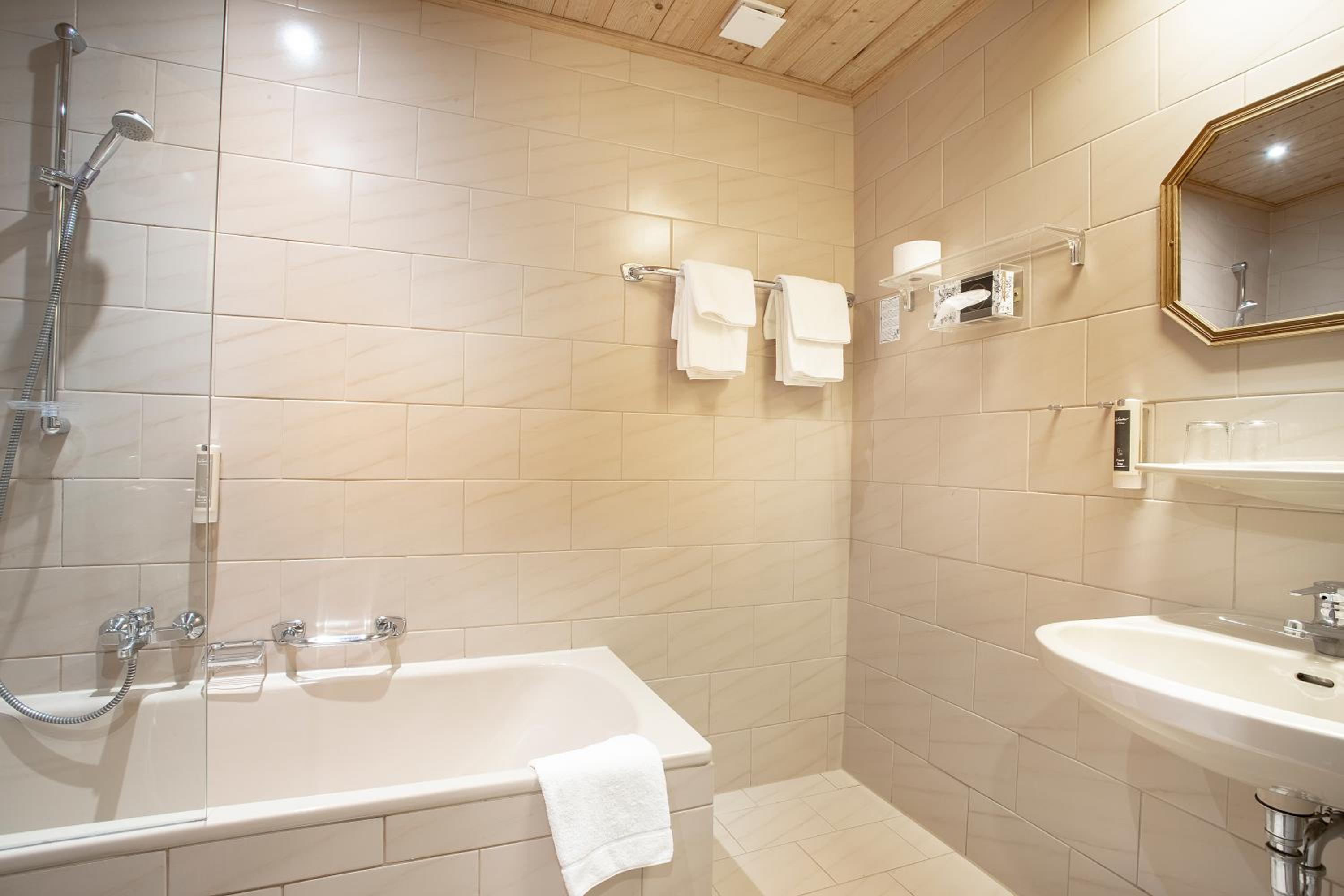 Deluxe Double Room with Balcony photo 2
