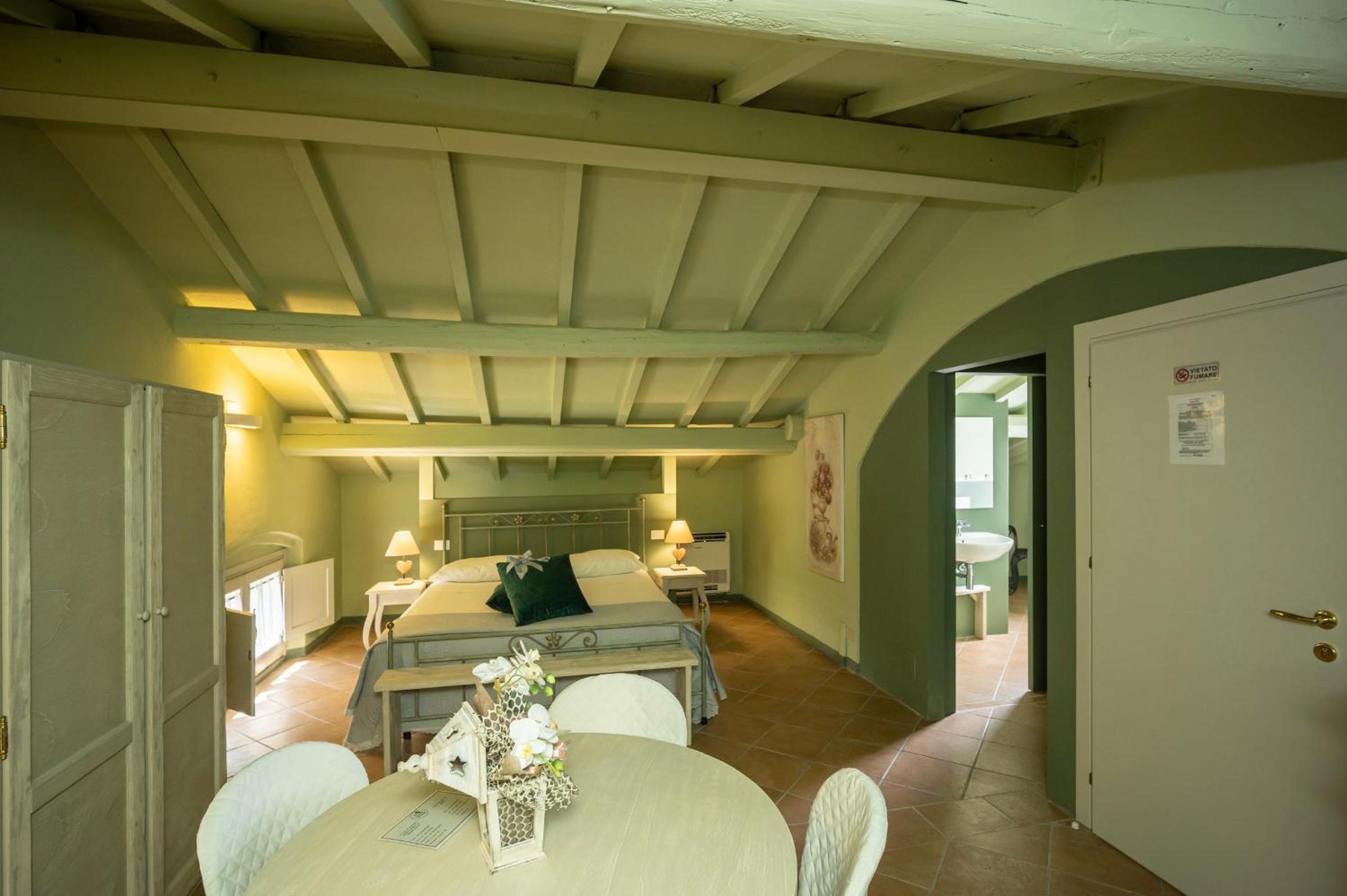 Family Room with Private Bathroom - Photo 8
