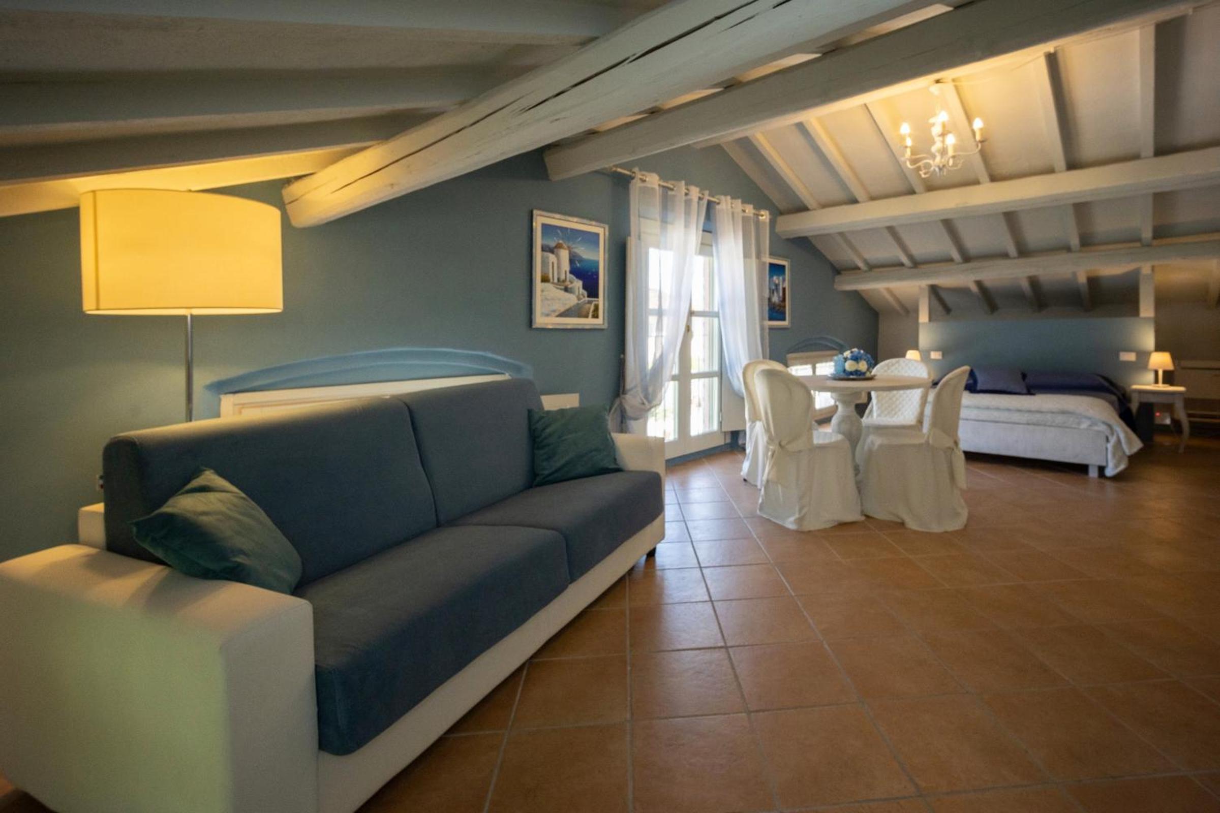 Family Room with Private Bathroom - Photo 19