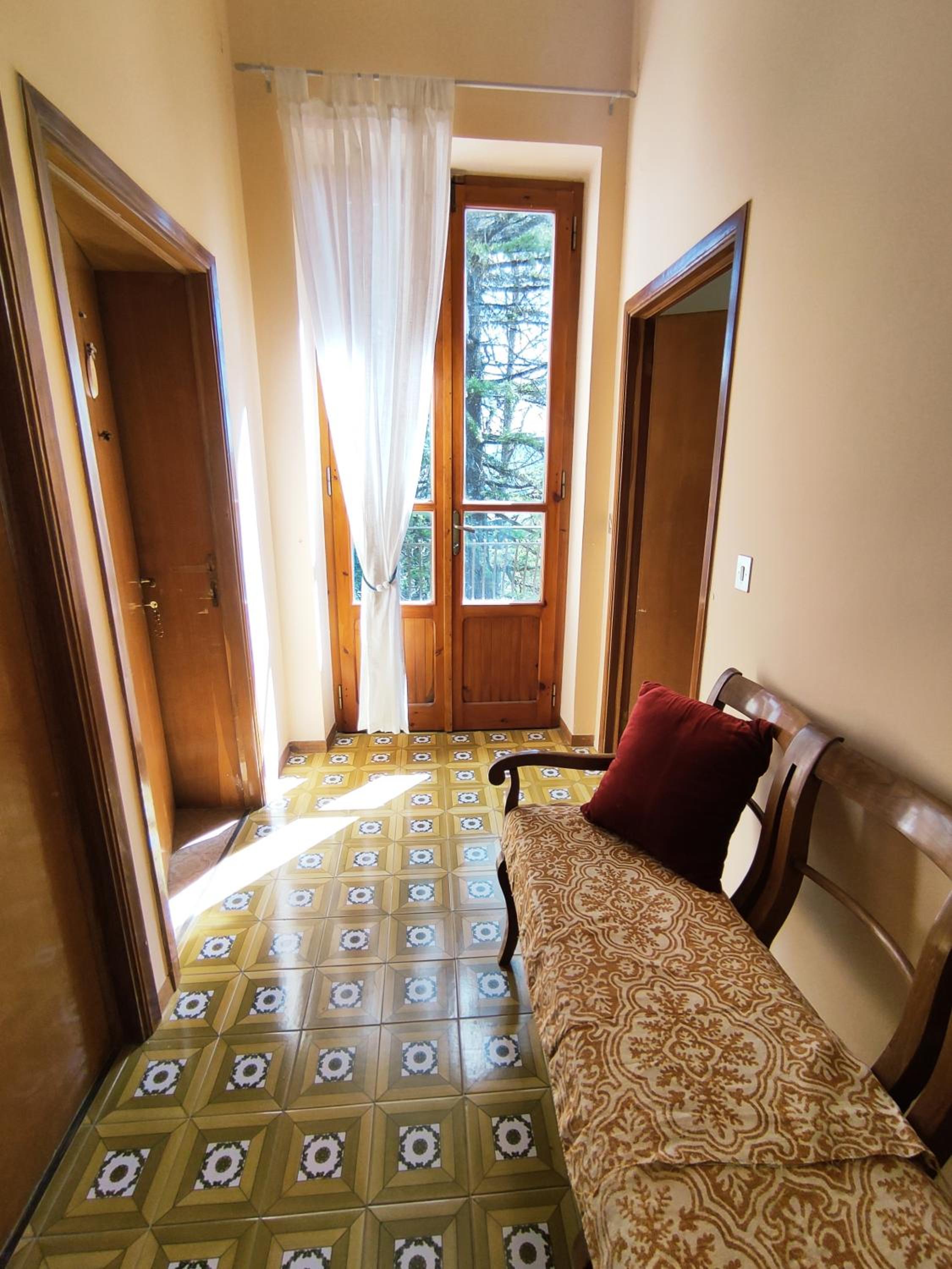 Deluxe Double Room (2 Adults + 1 Child) - Photo 7