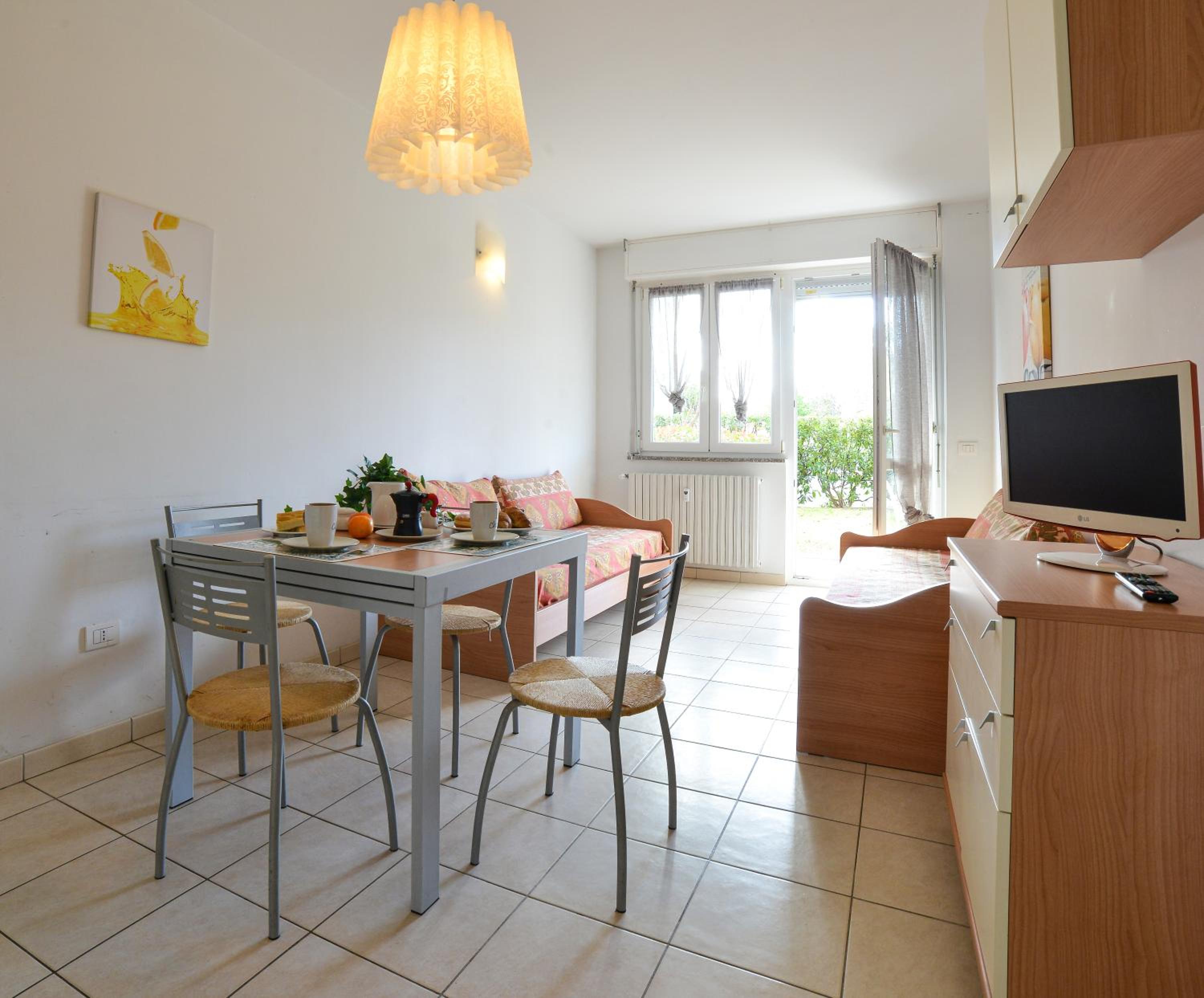 Apartment - Ground Floor with Patio photo 3