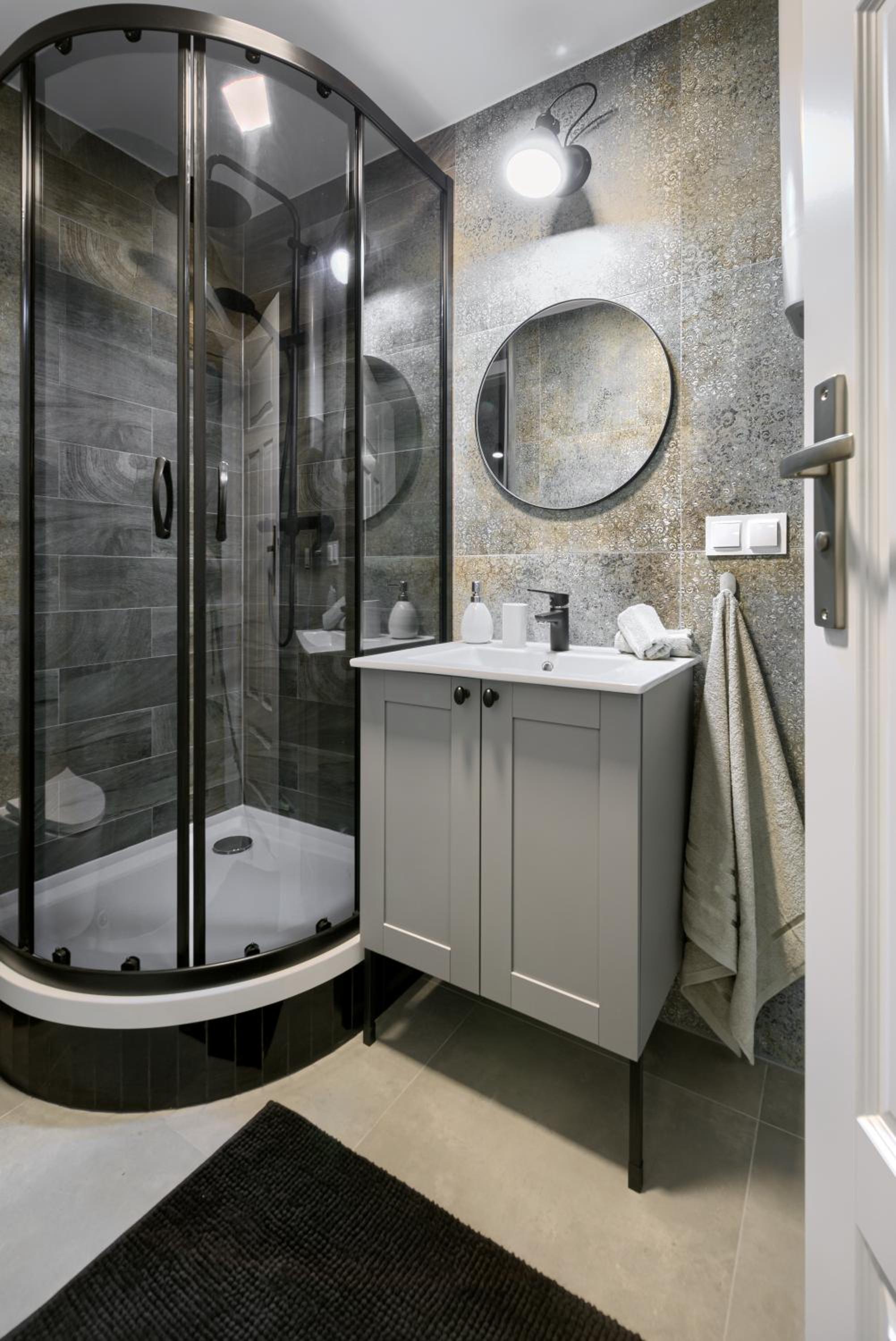One-Bedroom Apartment - Photo 3