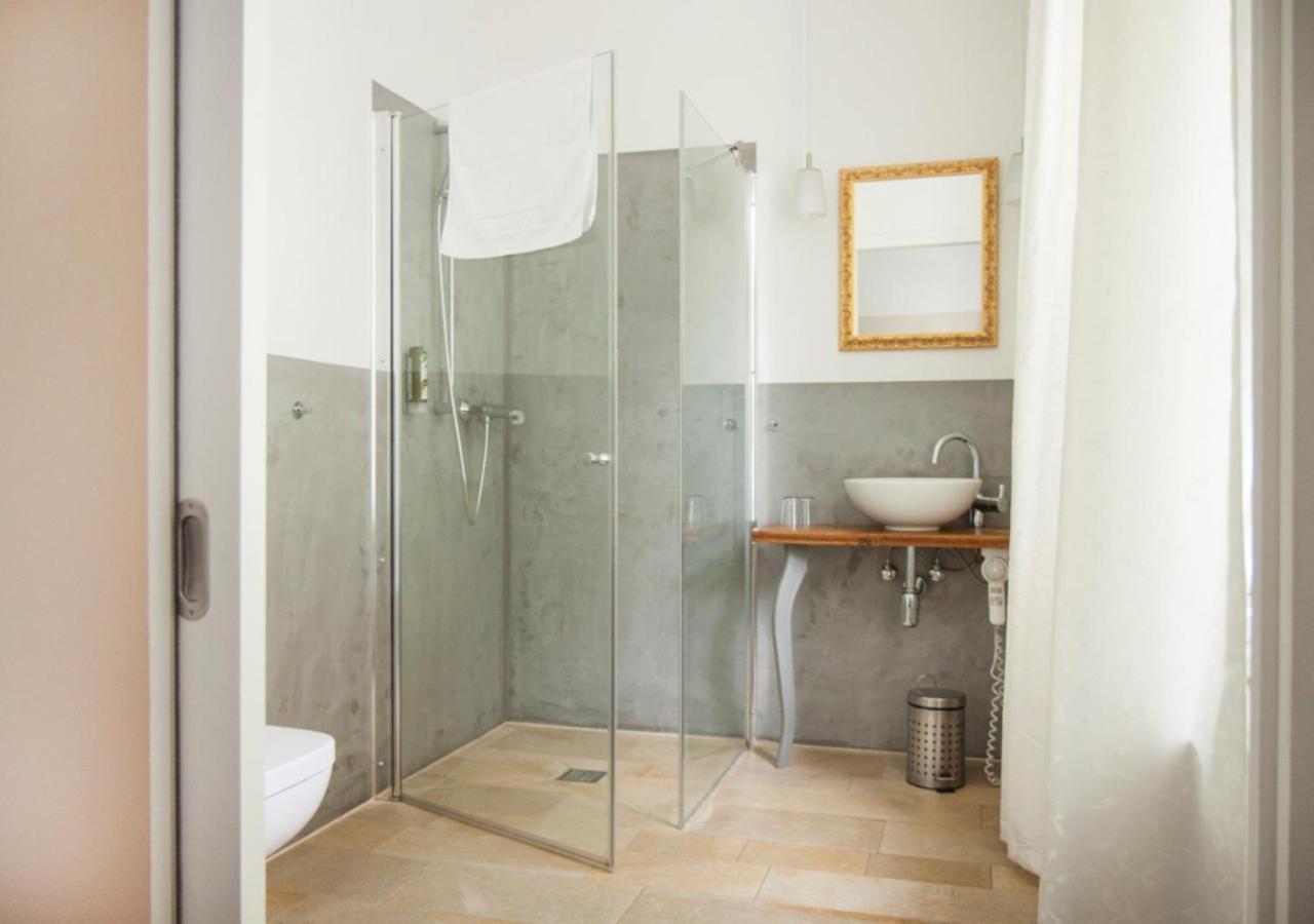 Standard Double Room - Photo 2