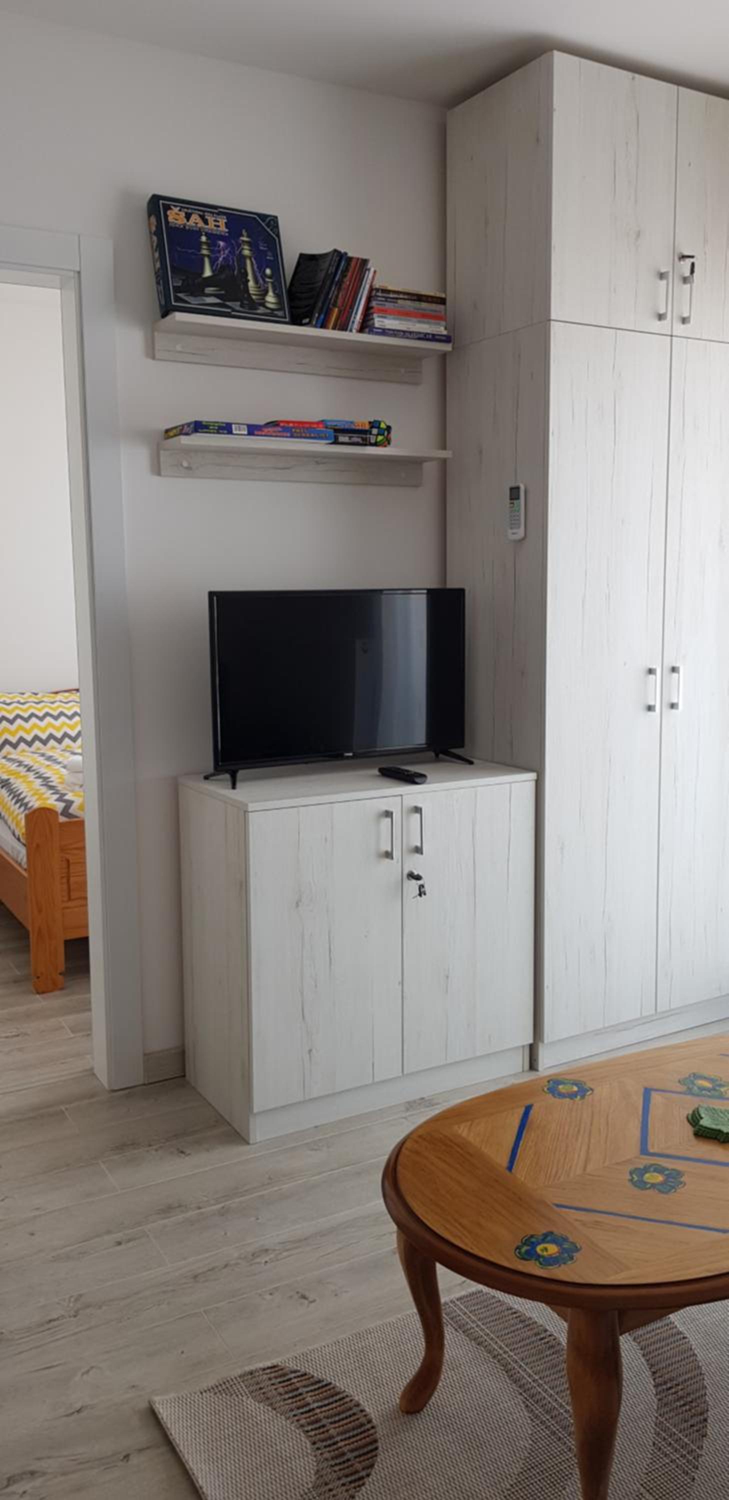 One-Bedroom Apartment photo 1