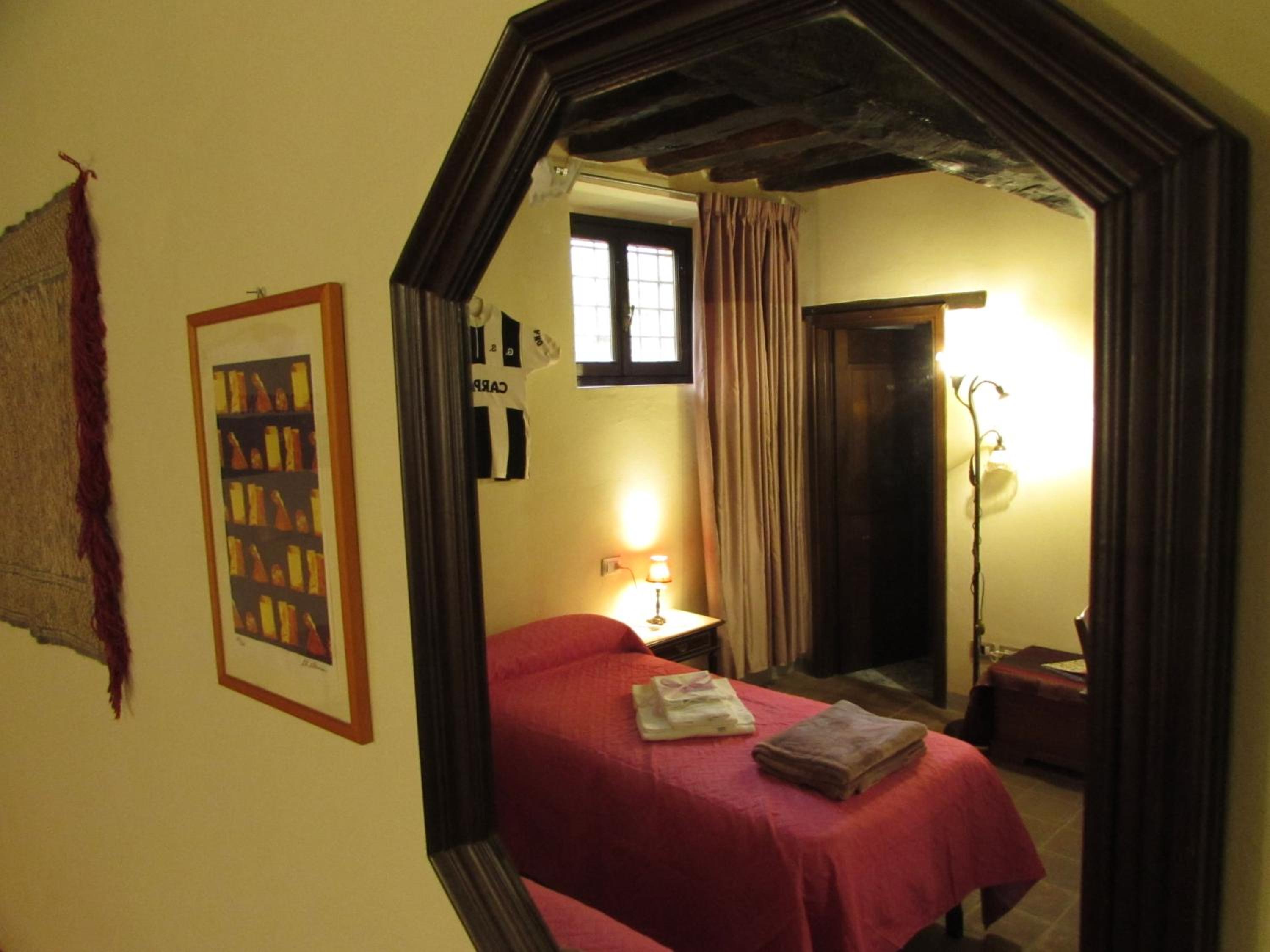 Twin Room with Private Bathroom photo 3