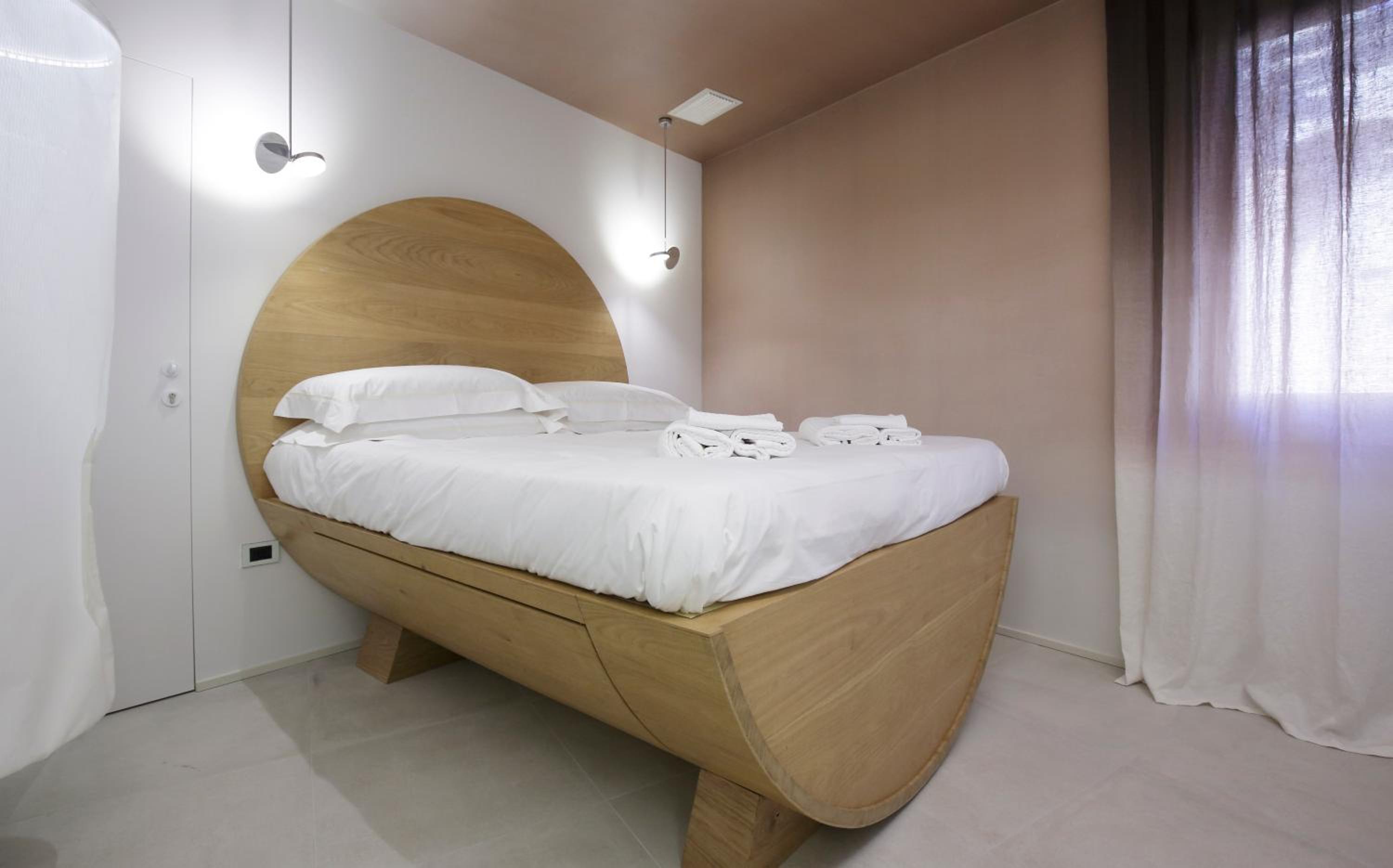 Double Room - Photo 7