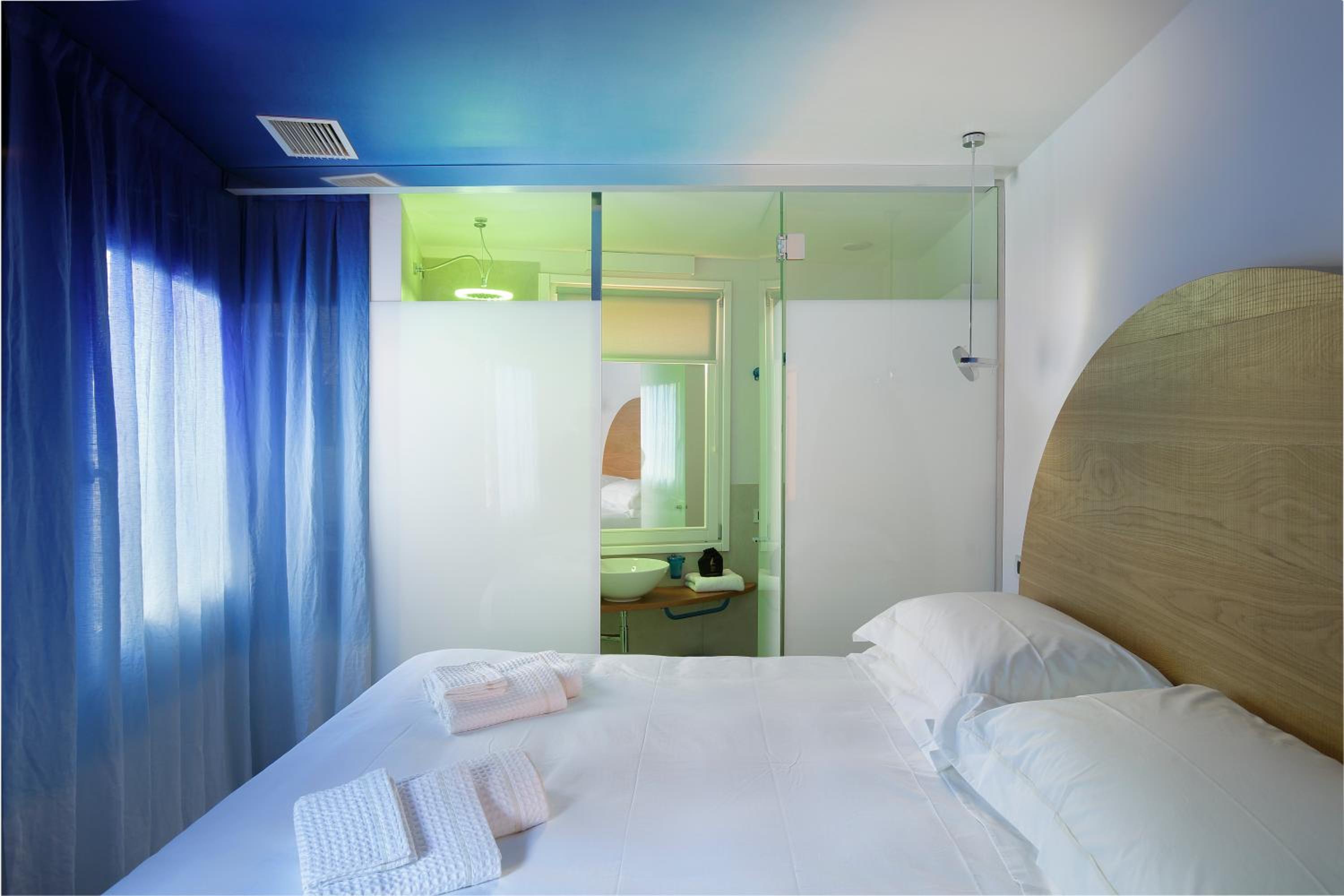 Double Room - Photo 6