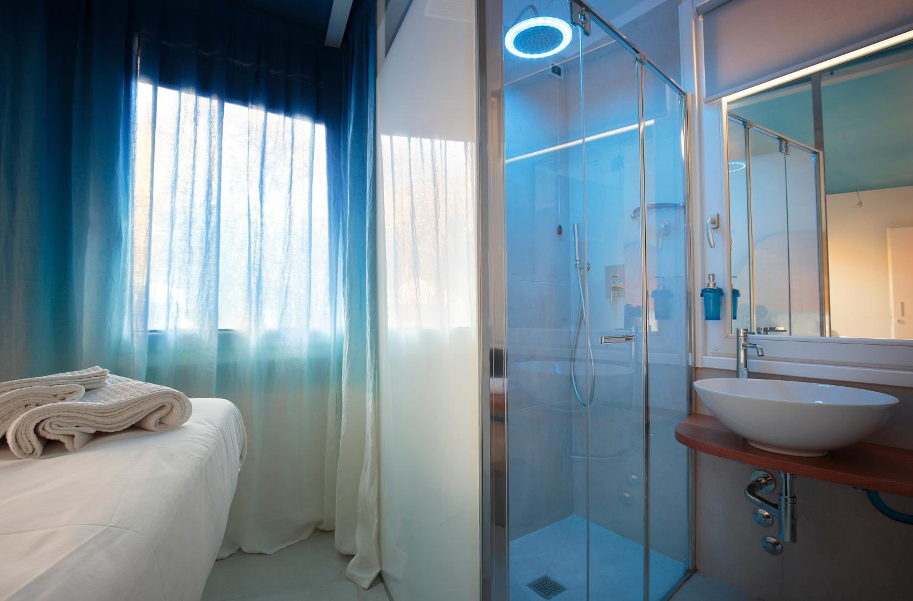 Double Room - Photo 8