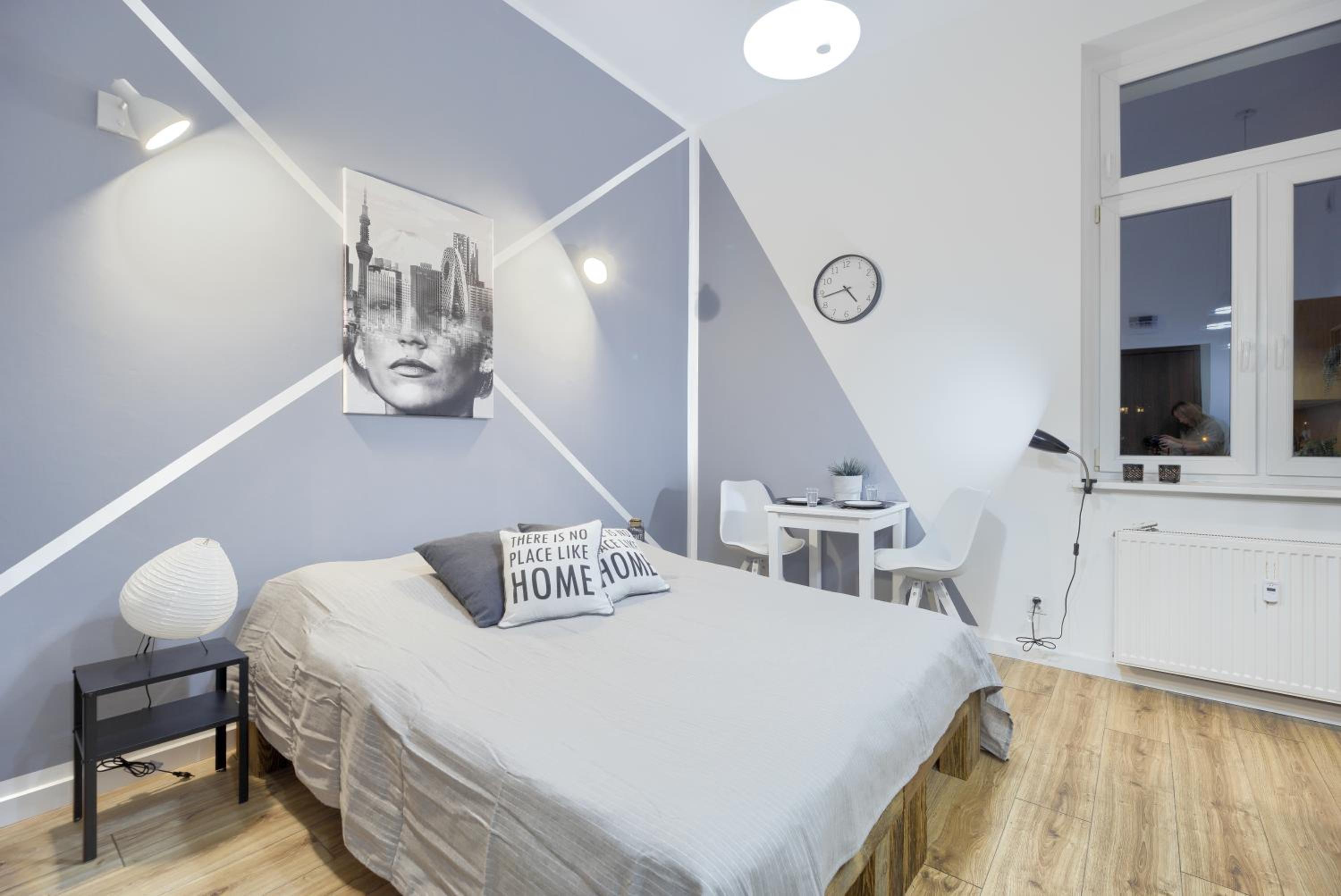 One-Bedroom Apartment - Photo 1