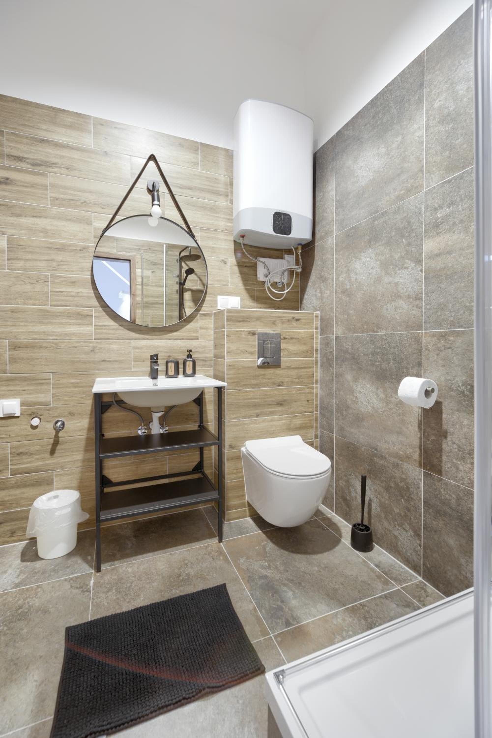 One-Bedroom Apartment - Photo 3