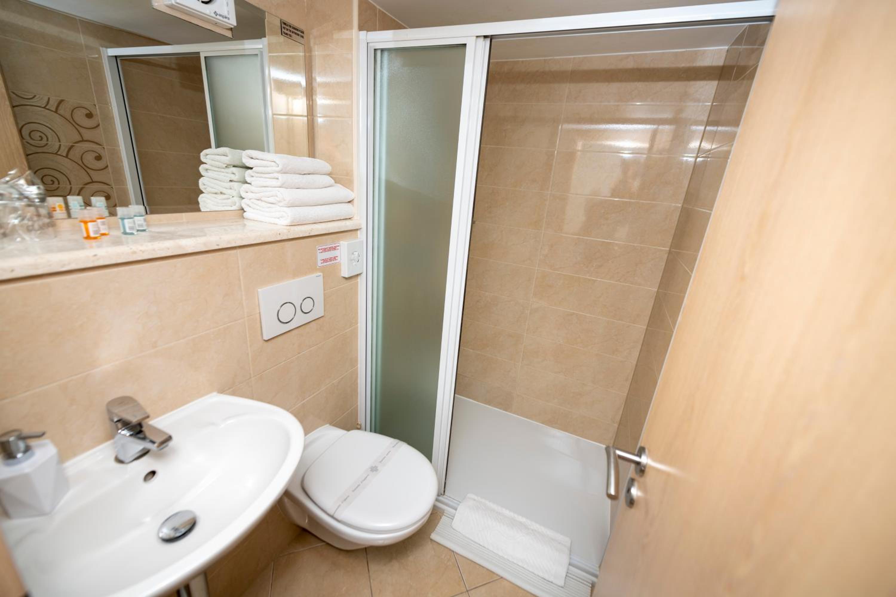 Double Room with Sea View - Photo 7