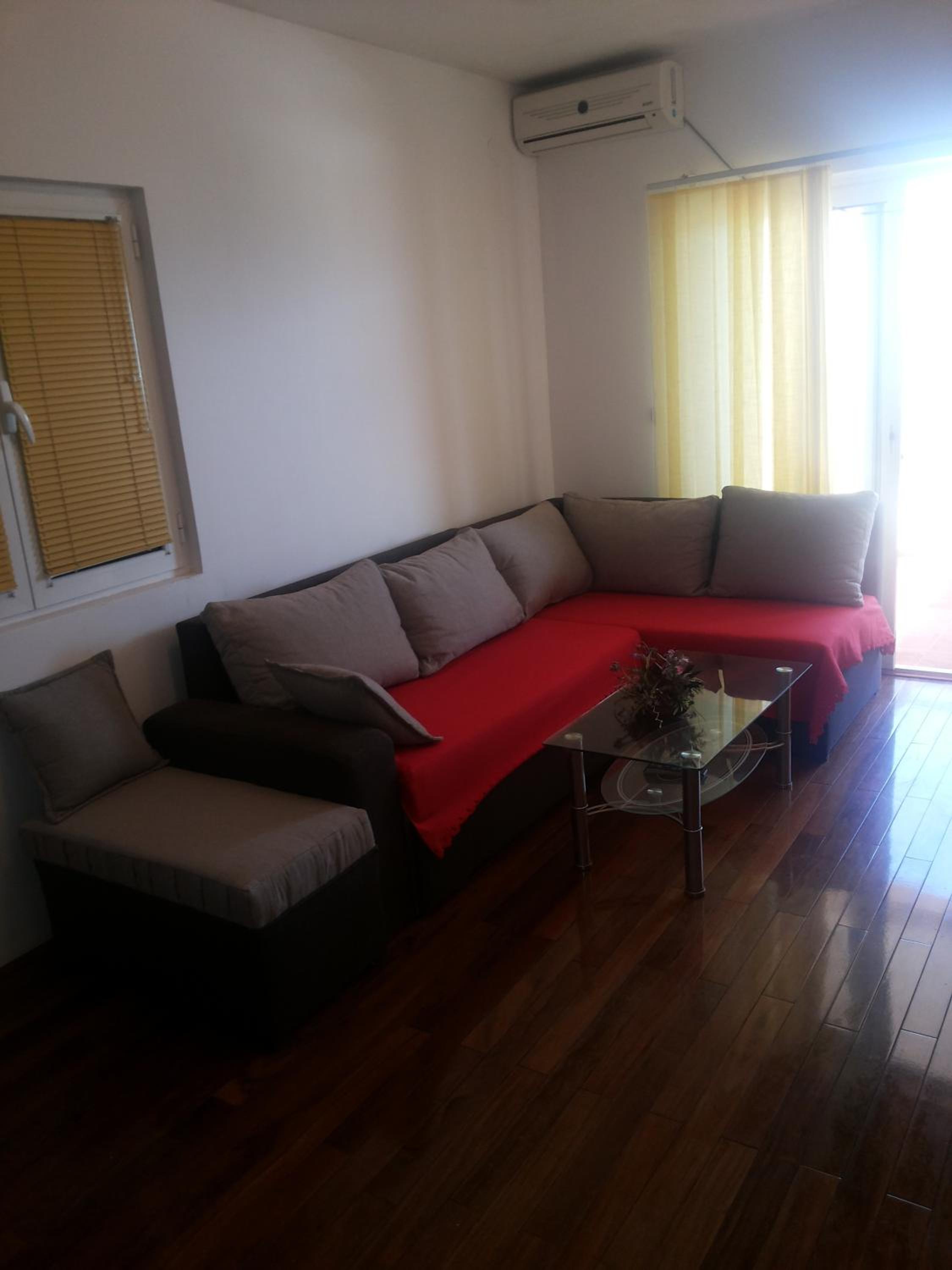 One-Bedroom Apartment with Balcony and Sea View - Photo 35