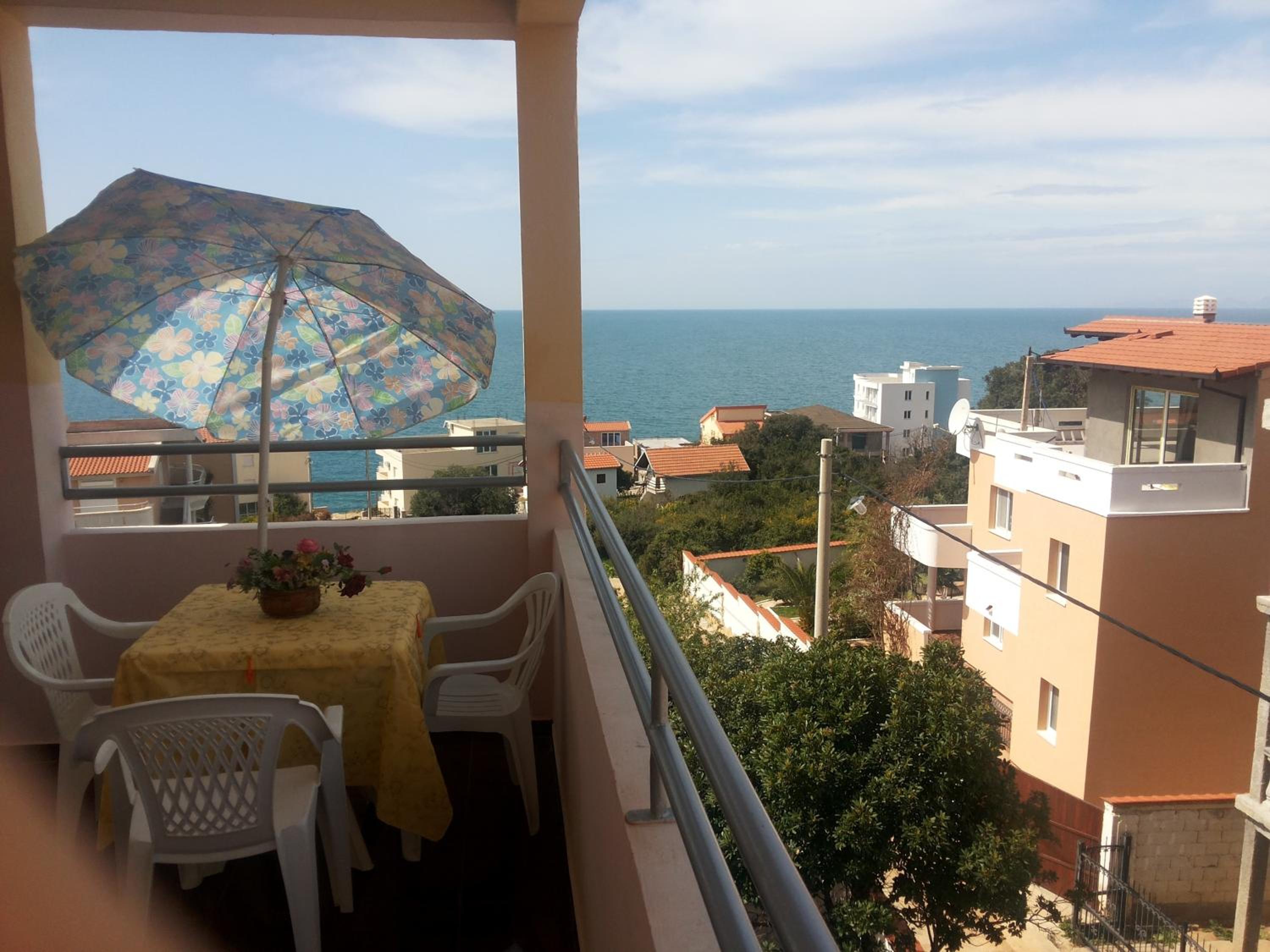 One-Bedroom Apartment with Balcony and Sea View - Photo 29