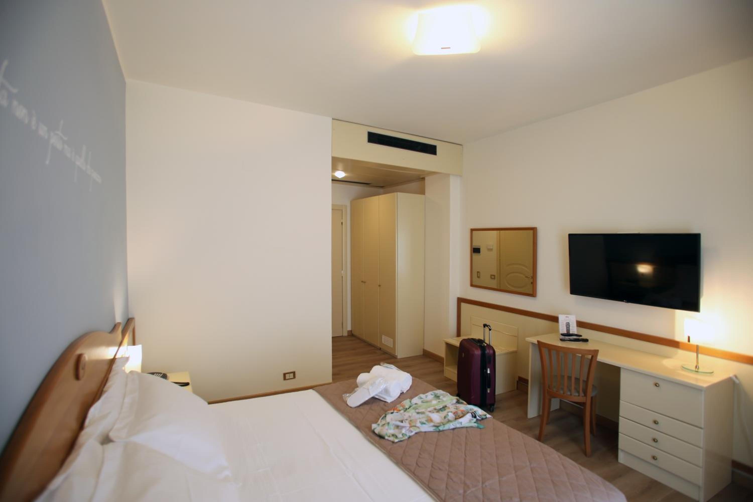 Double or Twin Room with Spa Access photo 2