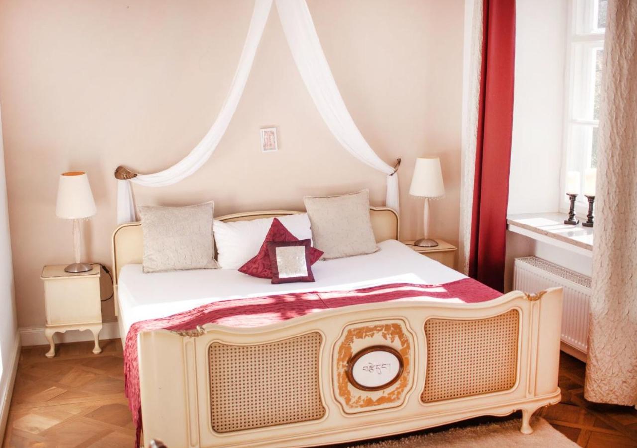 Queen Room with Balcony - Photo 1
