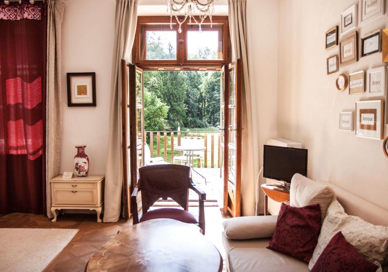 Queen Room with Balcony - Photo 2