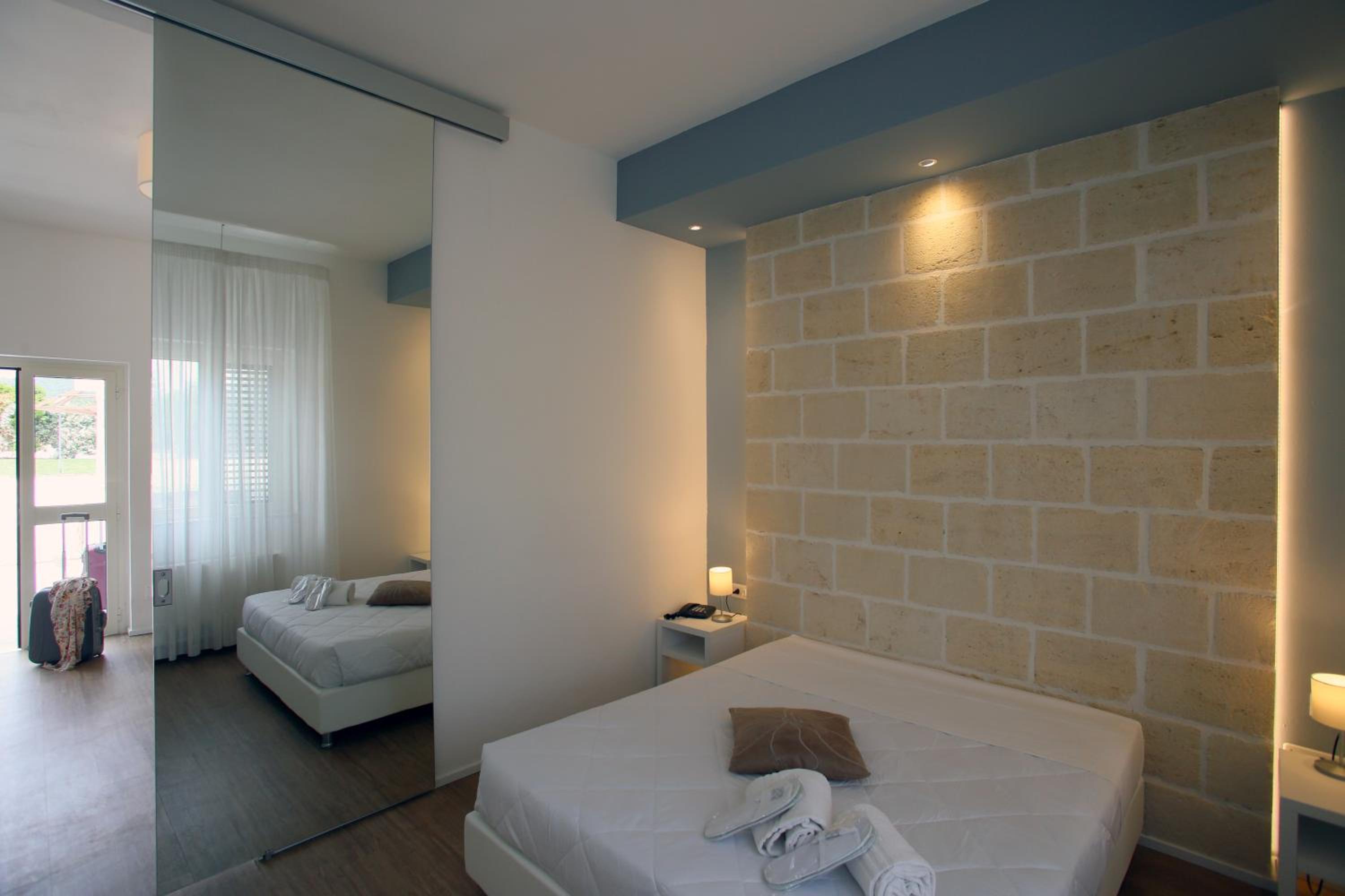 Suite with Patio - Annex photo 3