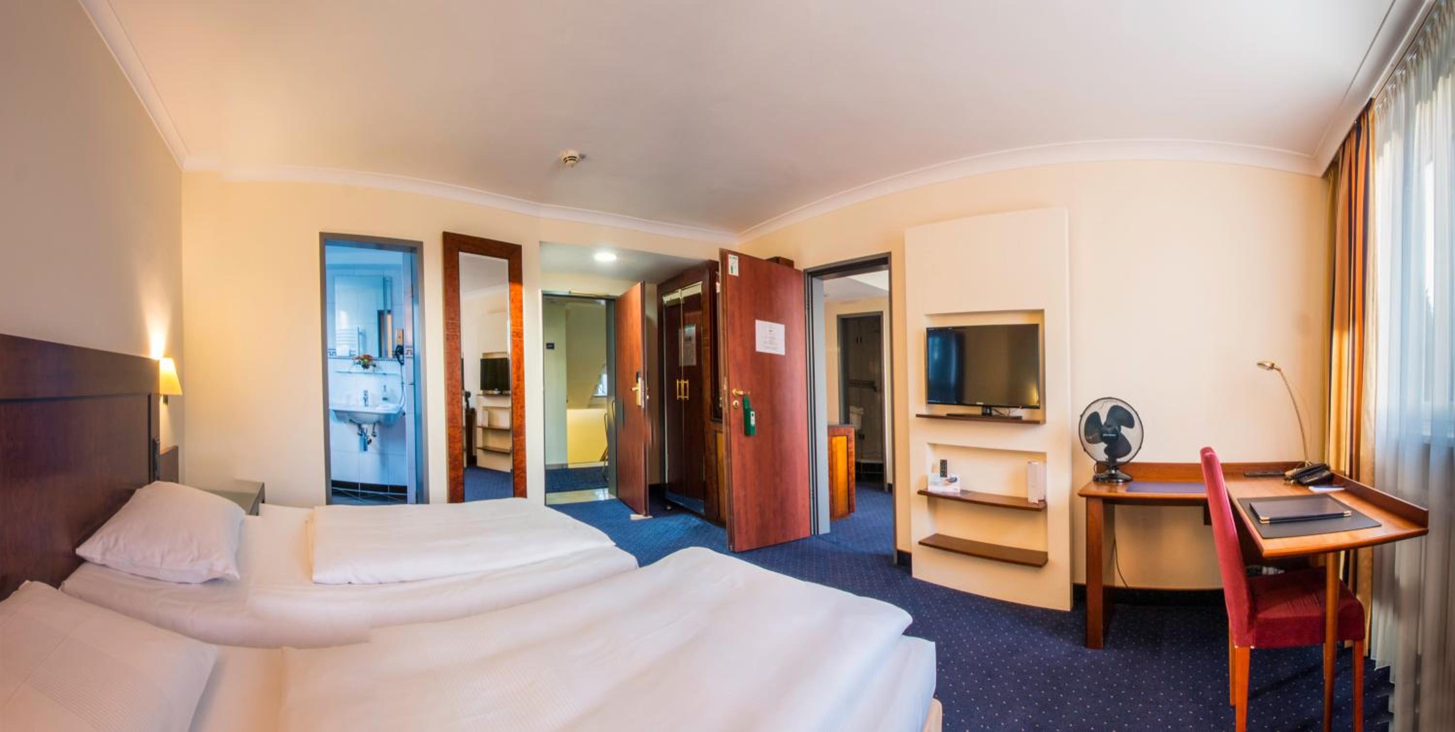 Double Room - Photo 3