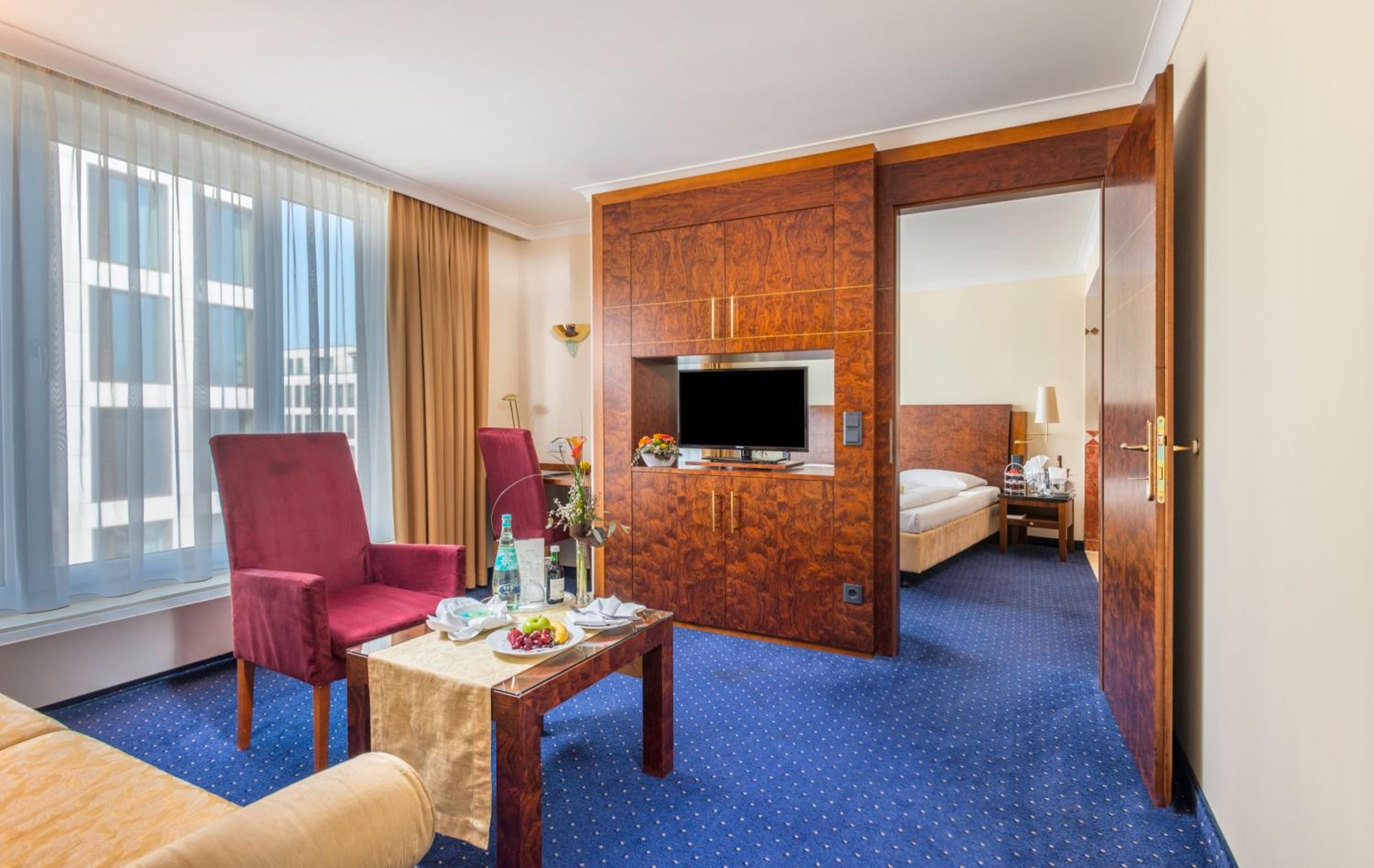 Suite - Photo 3