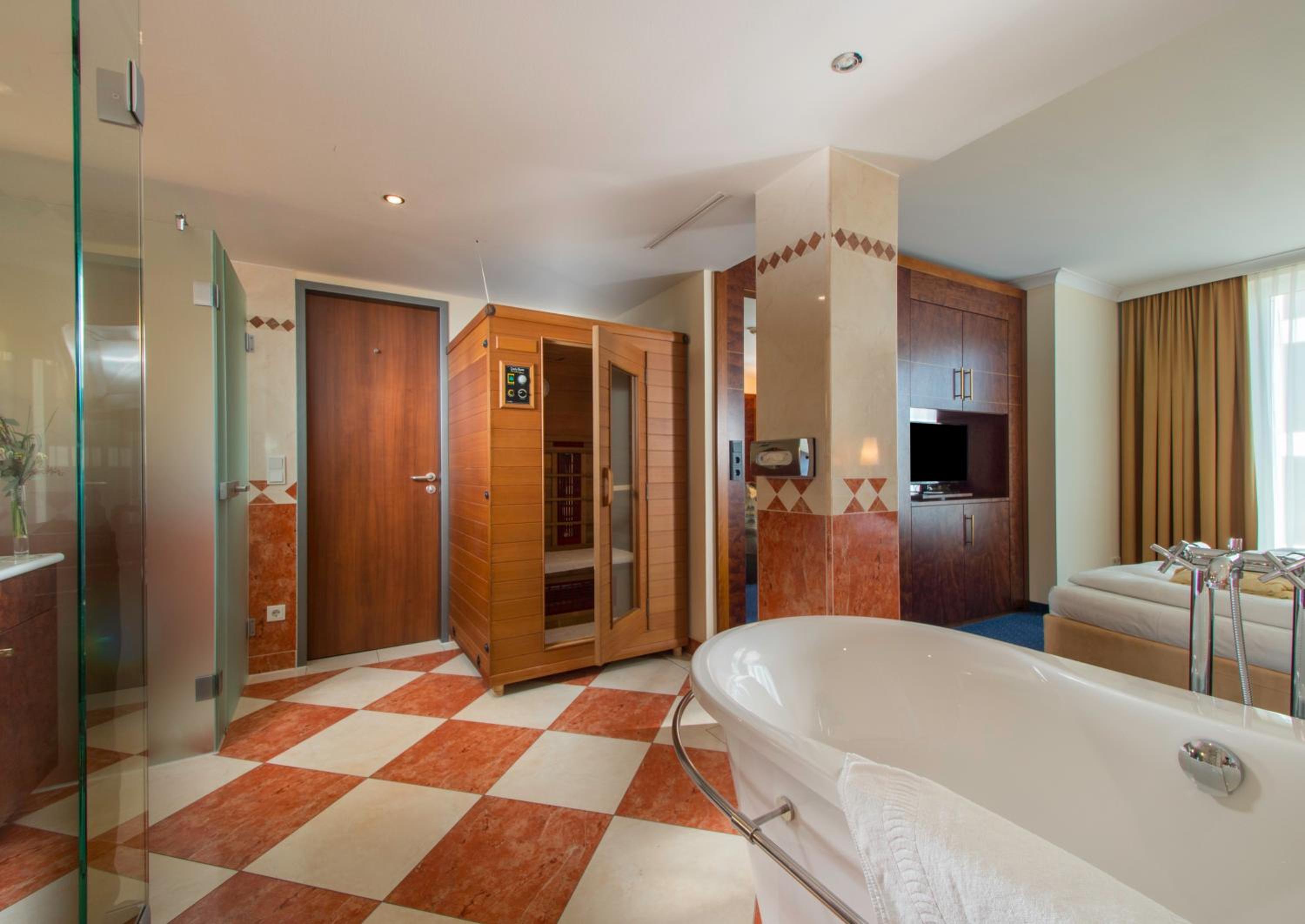 Suite - Photo 2