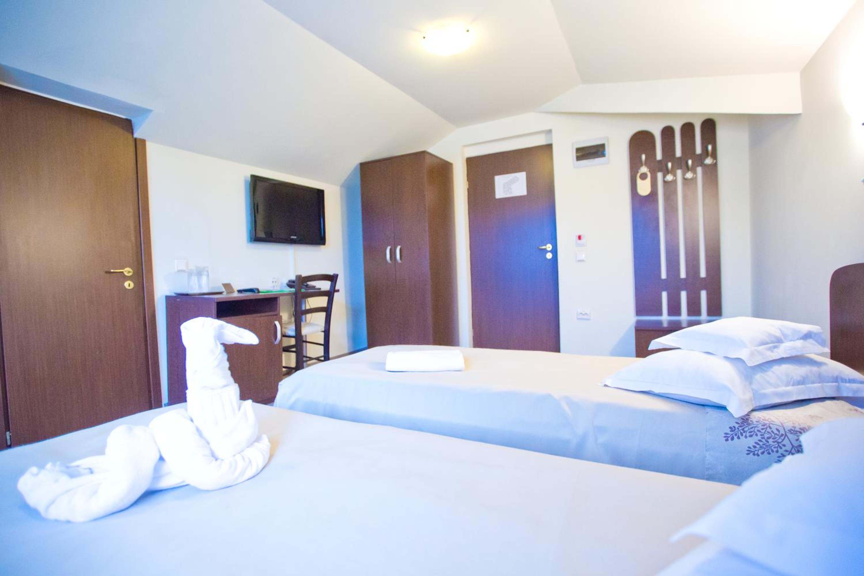 Economy Double or Twin Room - Photo 8
