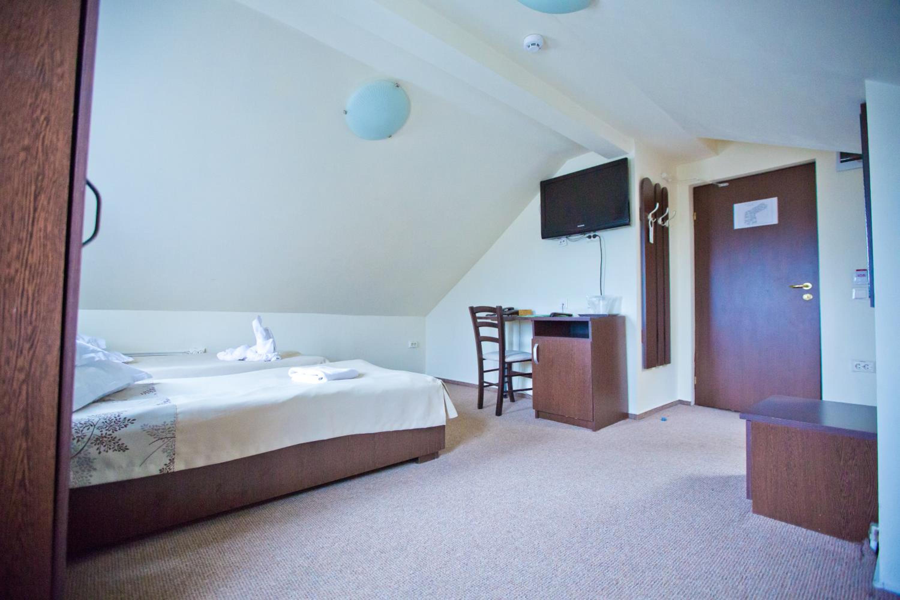 Economy Double or Twin Room - Photo 11