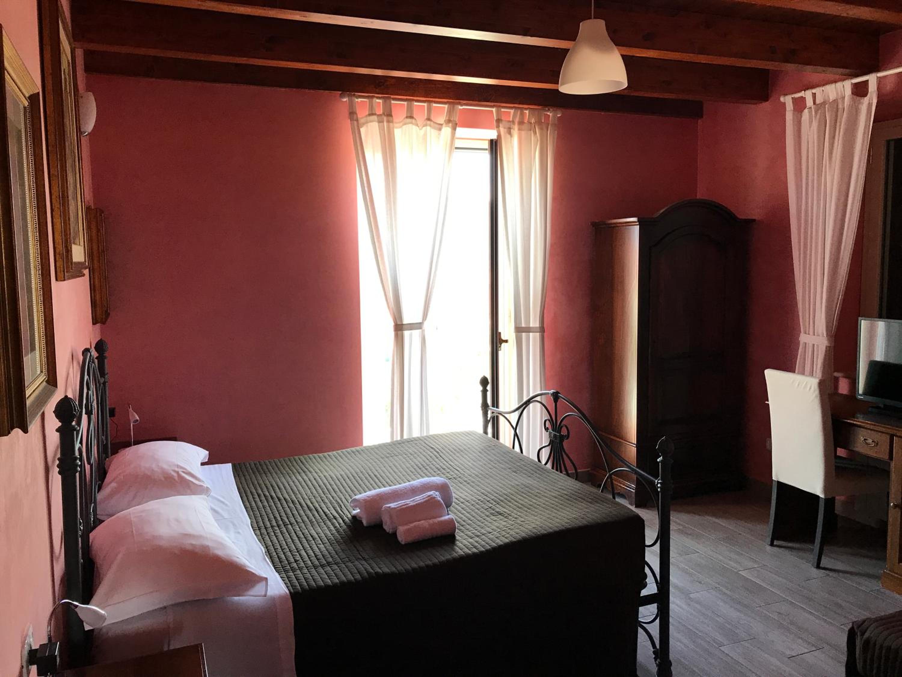 Deluxe Triple Room with Sea View photo 3