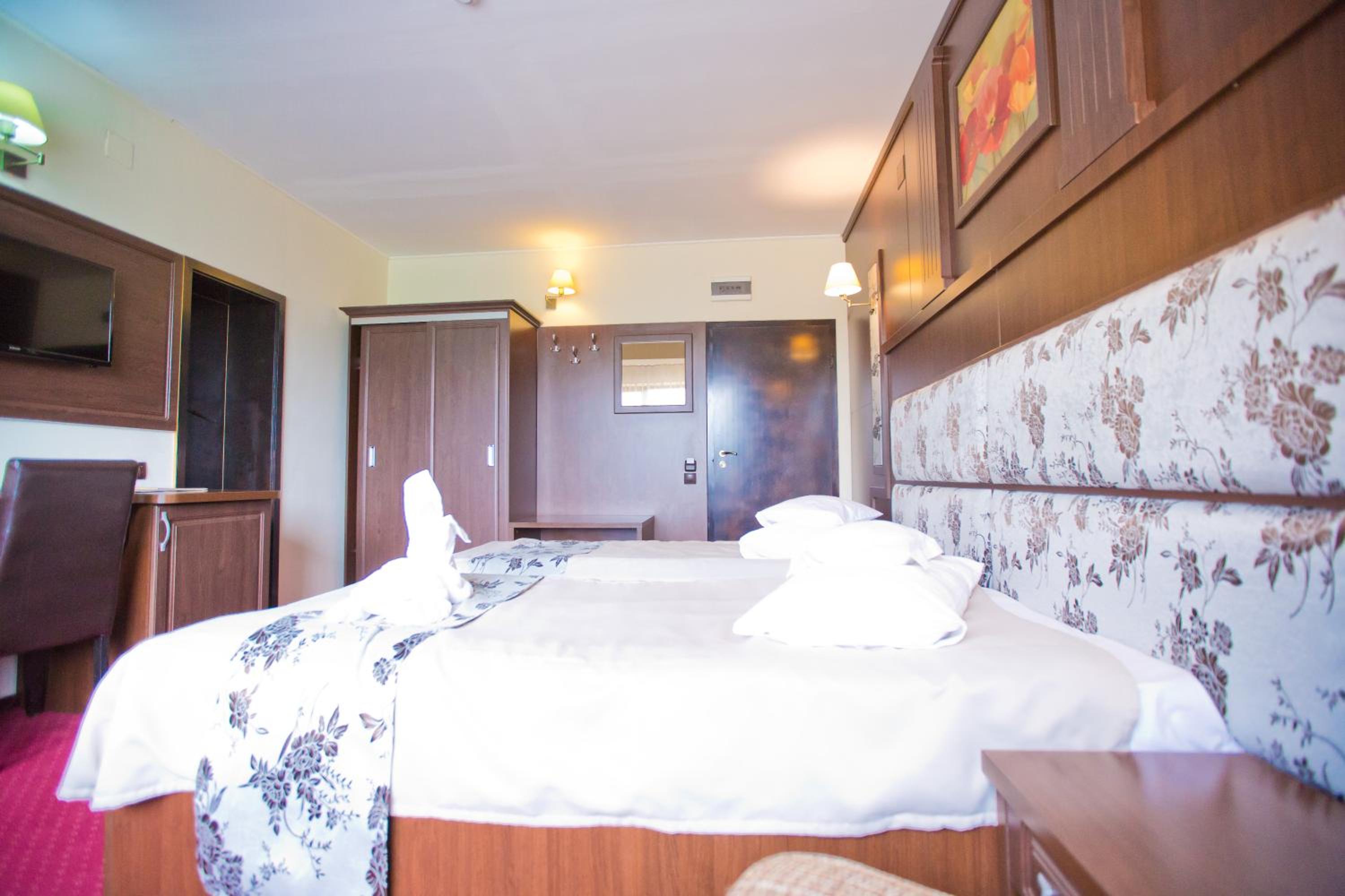 Superior Double or Twin Room - Photo 33