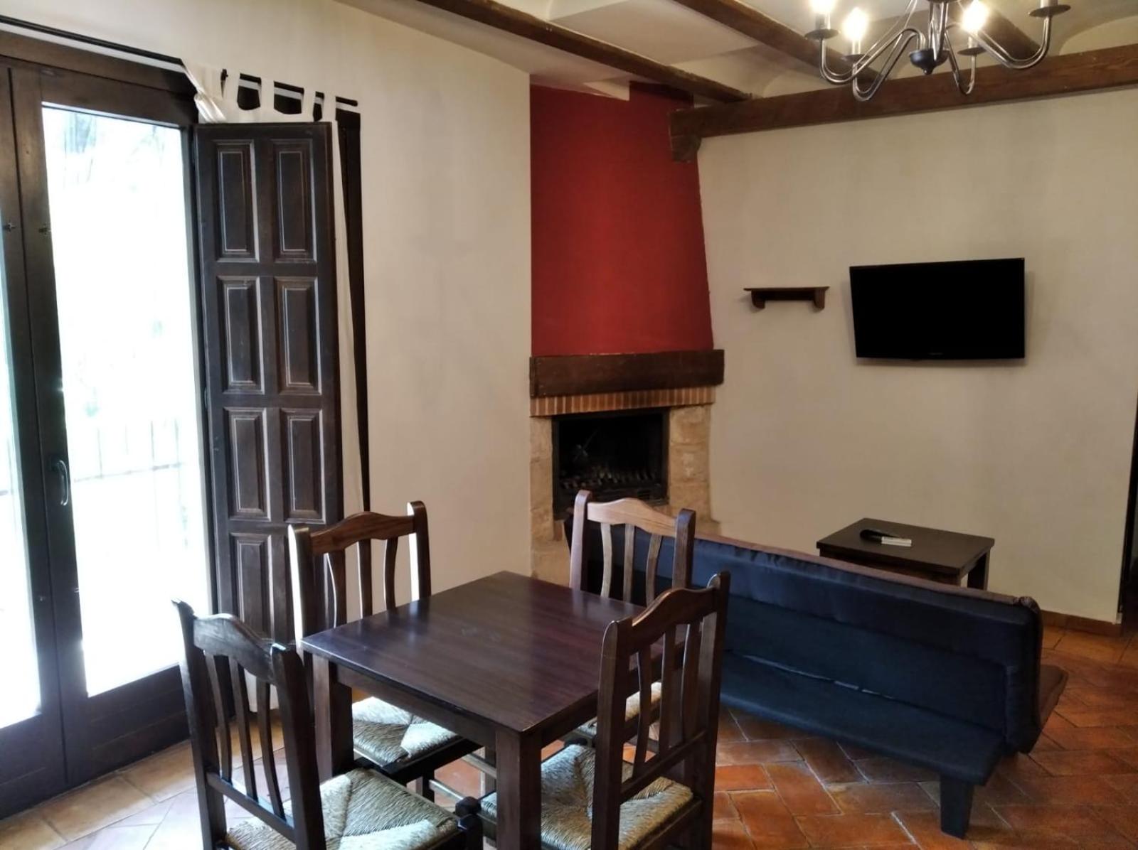 Double Room with Balcony (2 Adults + 1 Child) - Photo 1