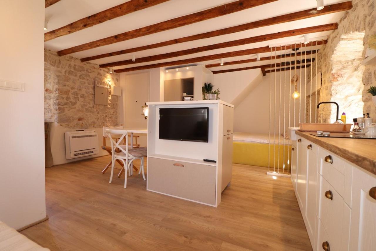 Family Studio - Photo 11