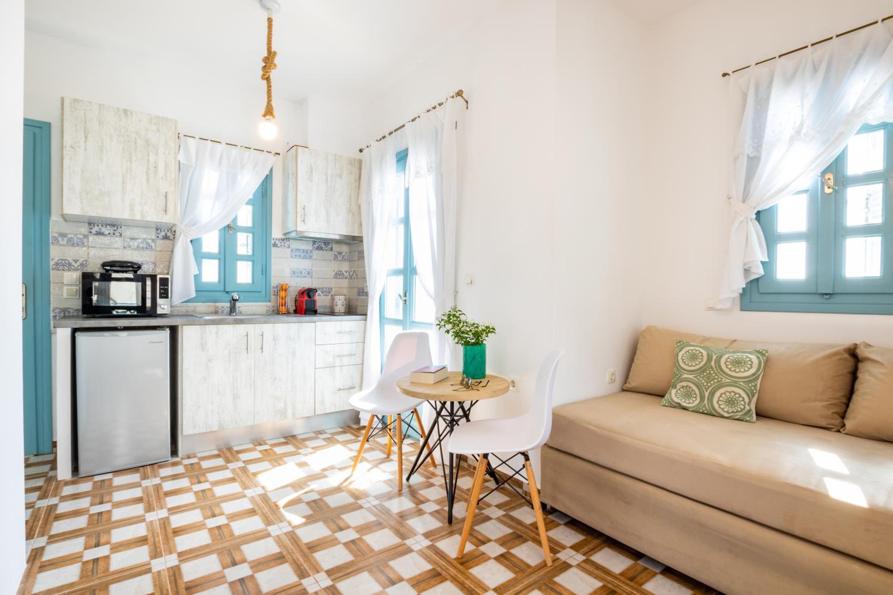 One-Bedroom House - Photo 31
