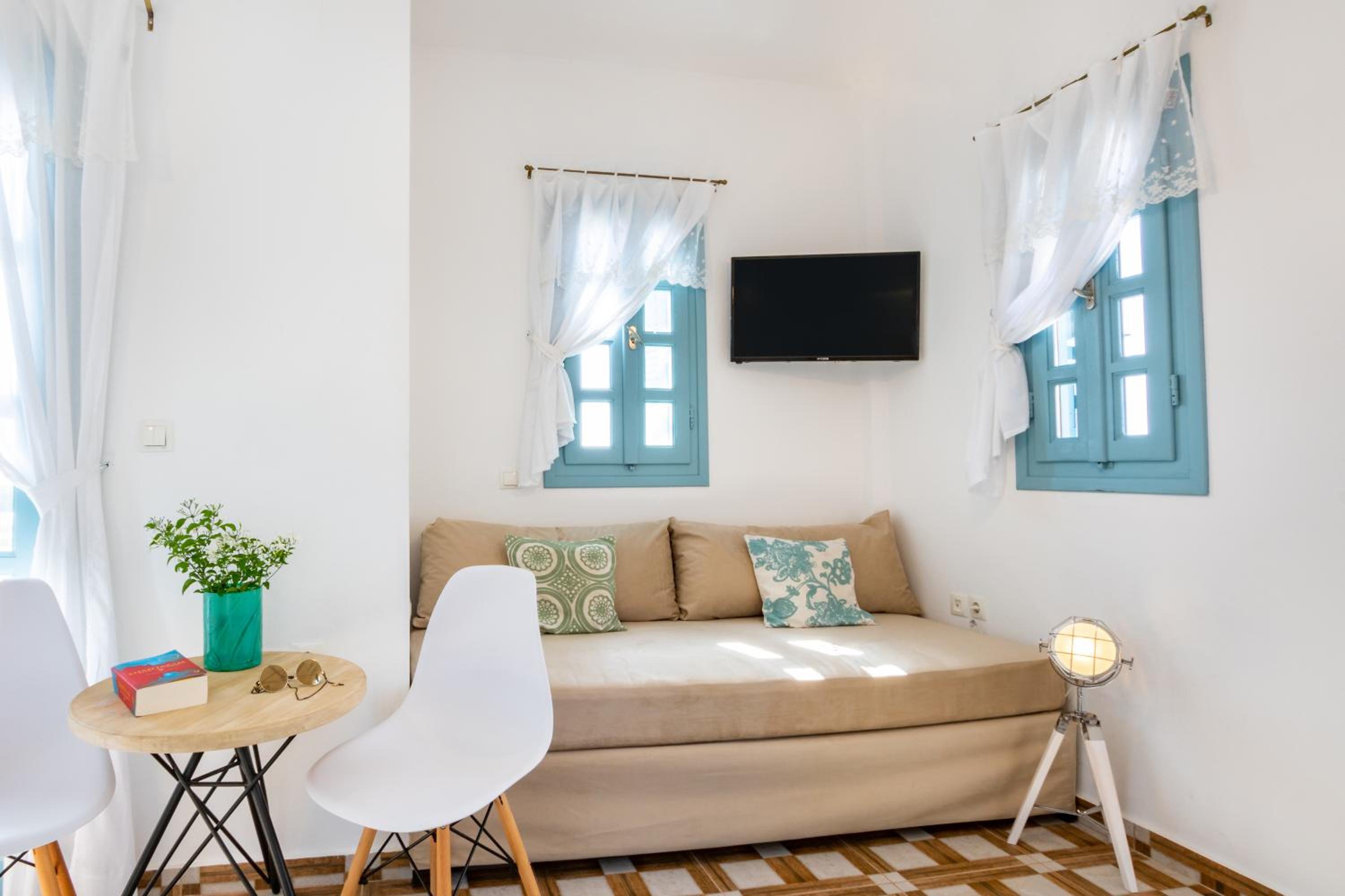 One-Bedroom House - Photo 17