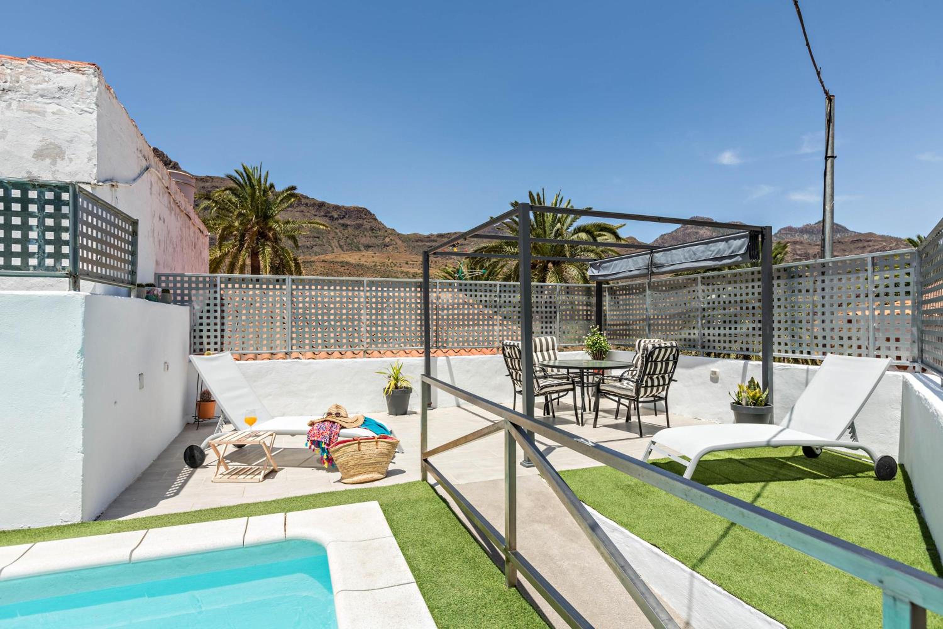 Two-Bedroom Apartment with Mountain View photo 3
