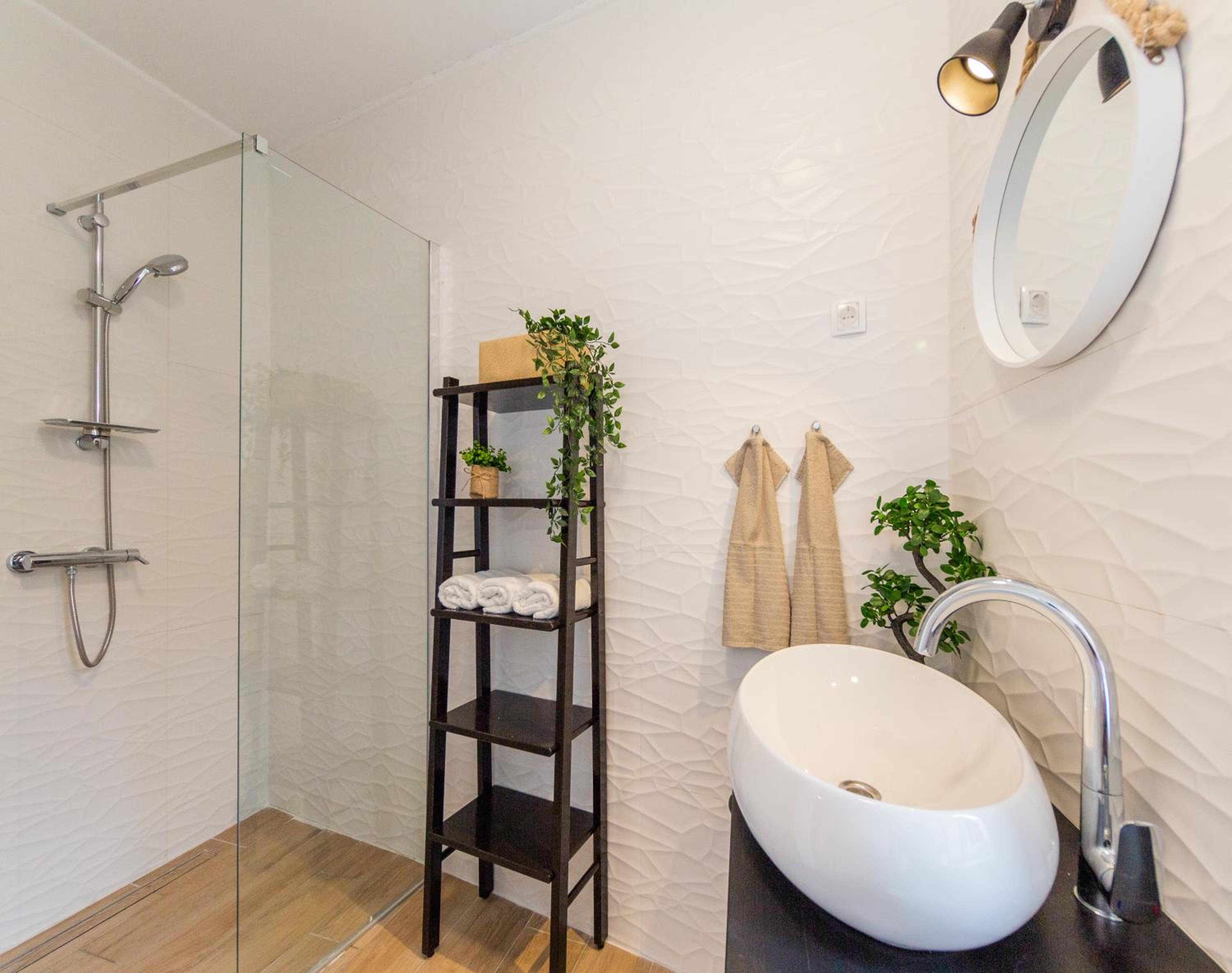 One-Bedroom Apartment - Photo 13