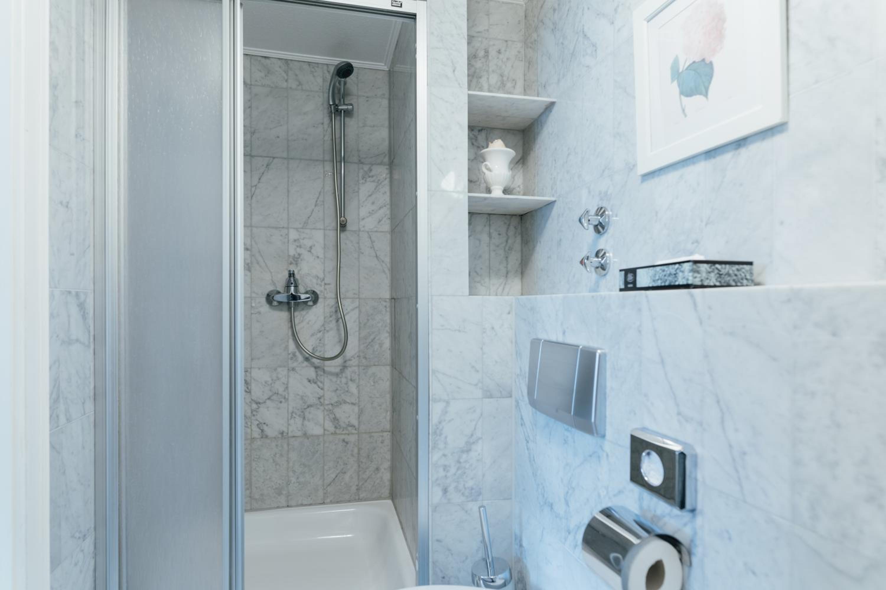 Double Room - Photo 5