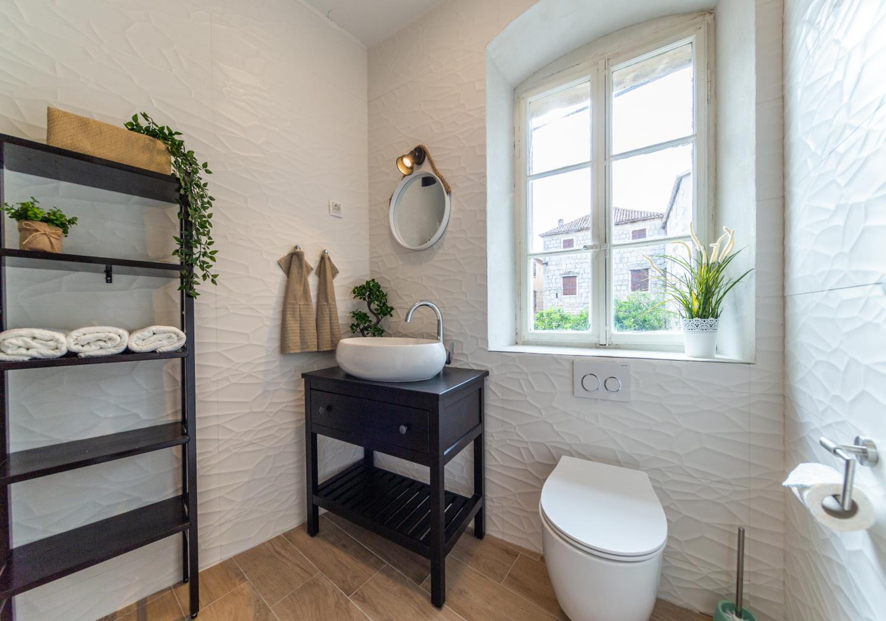 One-Bedroom Apartment - Photo 10